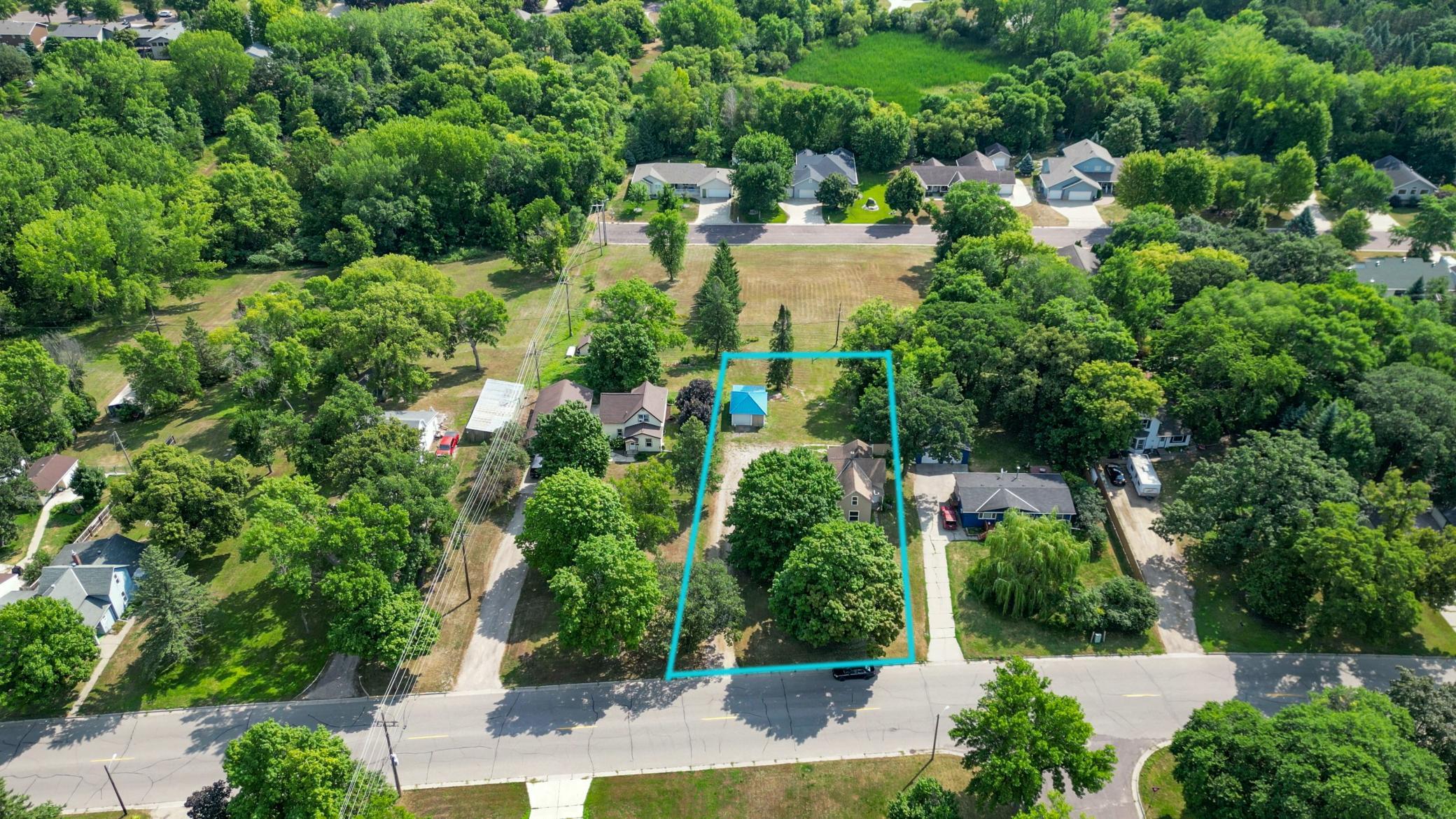 1900 single family home for sale at 614 Springen Avenue in Fergus Falls, MN — 3 bed, 1 bath (photo 2 of 27)