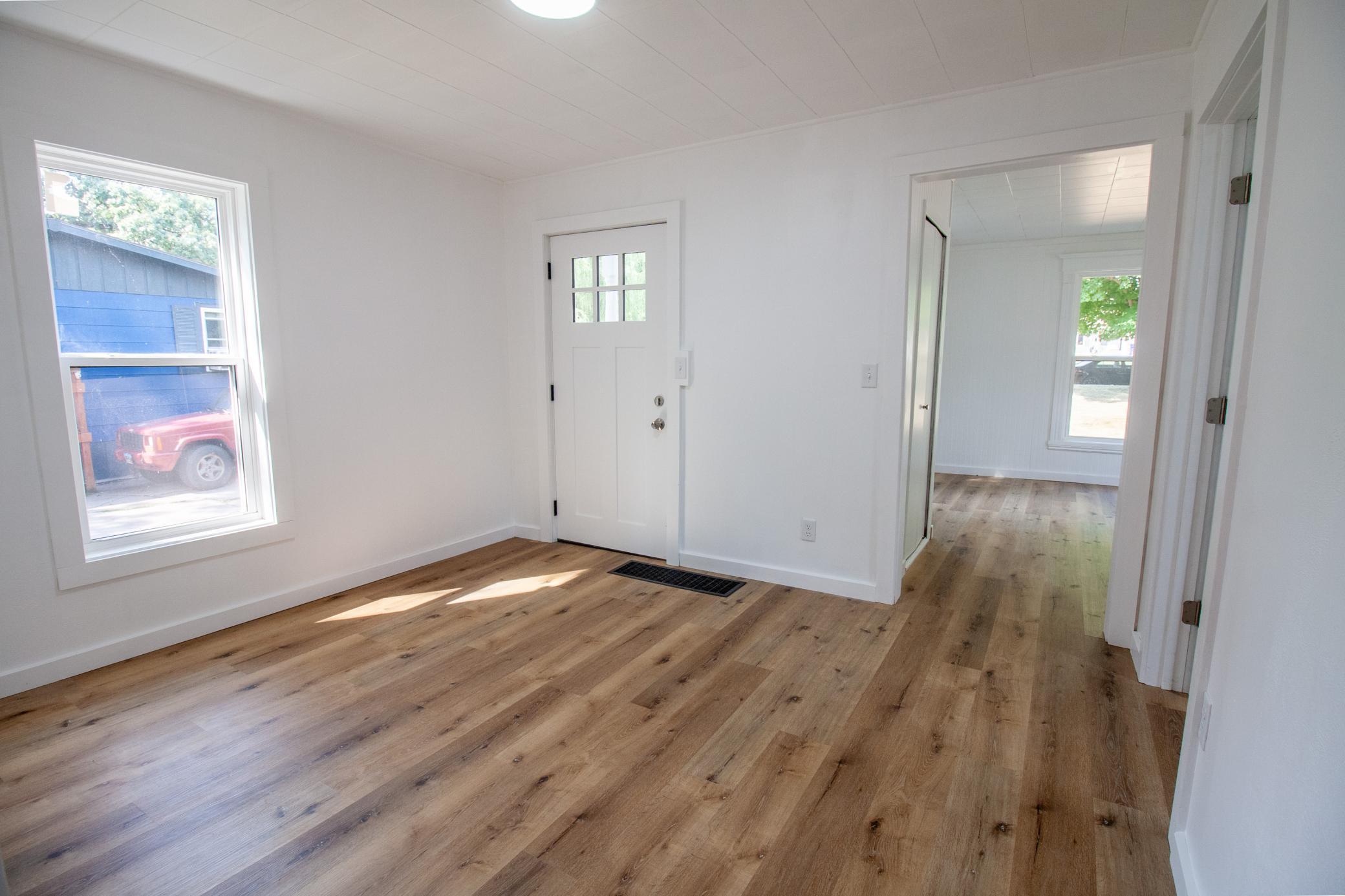 1900 single family home for sale at 614 Springen Avenue in Fergus Falls, MN — 3 bed, 1 bath (photo 17 of 27)
