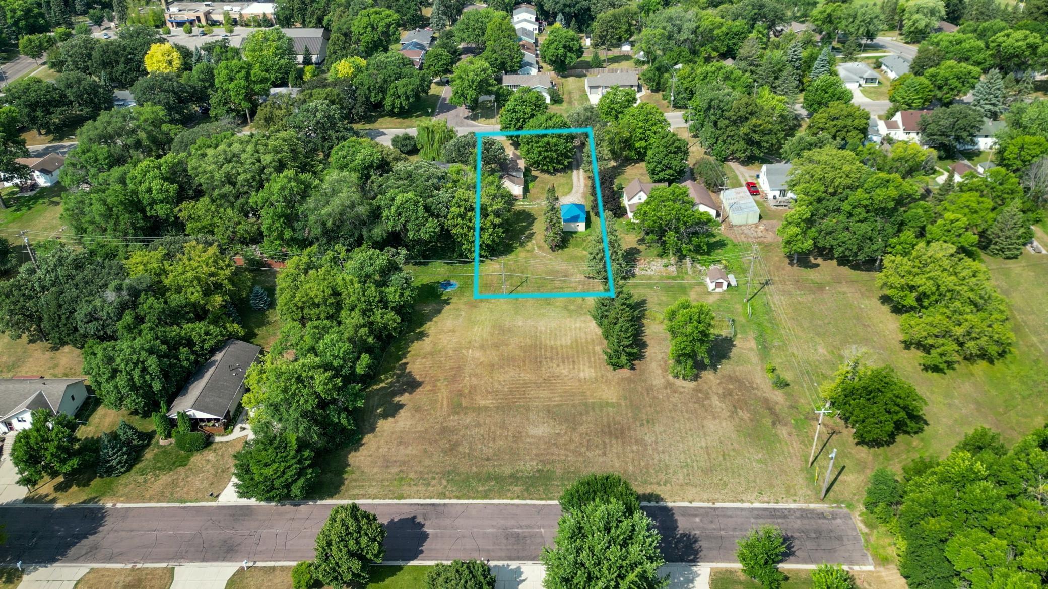1900 single family home for sale at 614 Springen Avenue in Fergus Falls, MN — 3 bed, 1 bath (photo 3 of 27)