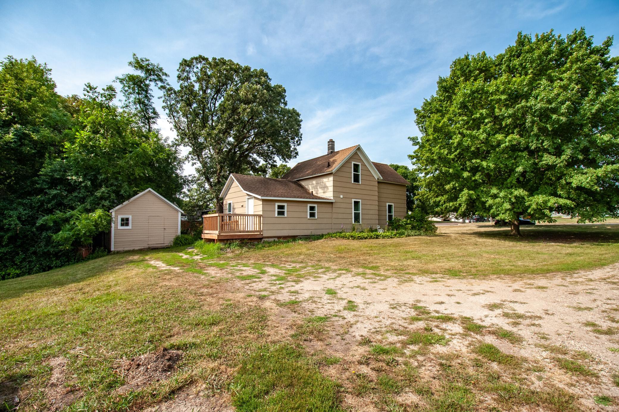 1900 single family home for sale at 614 Springen Avenue in Fergus Falls, MN — 3 bed, 1 bath (photo 5 of 27)