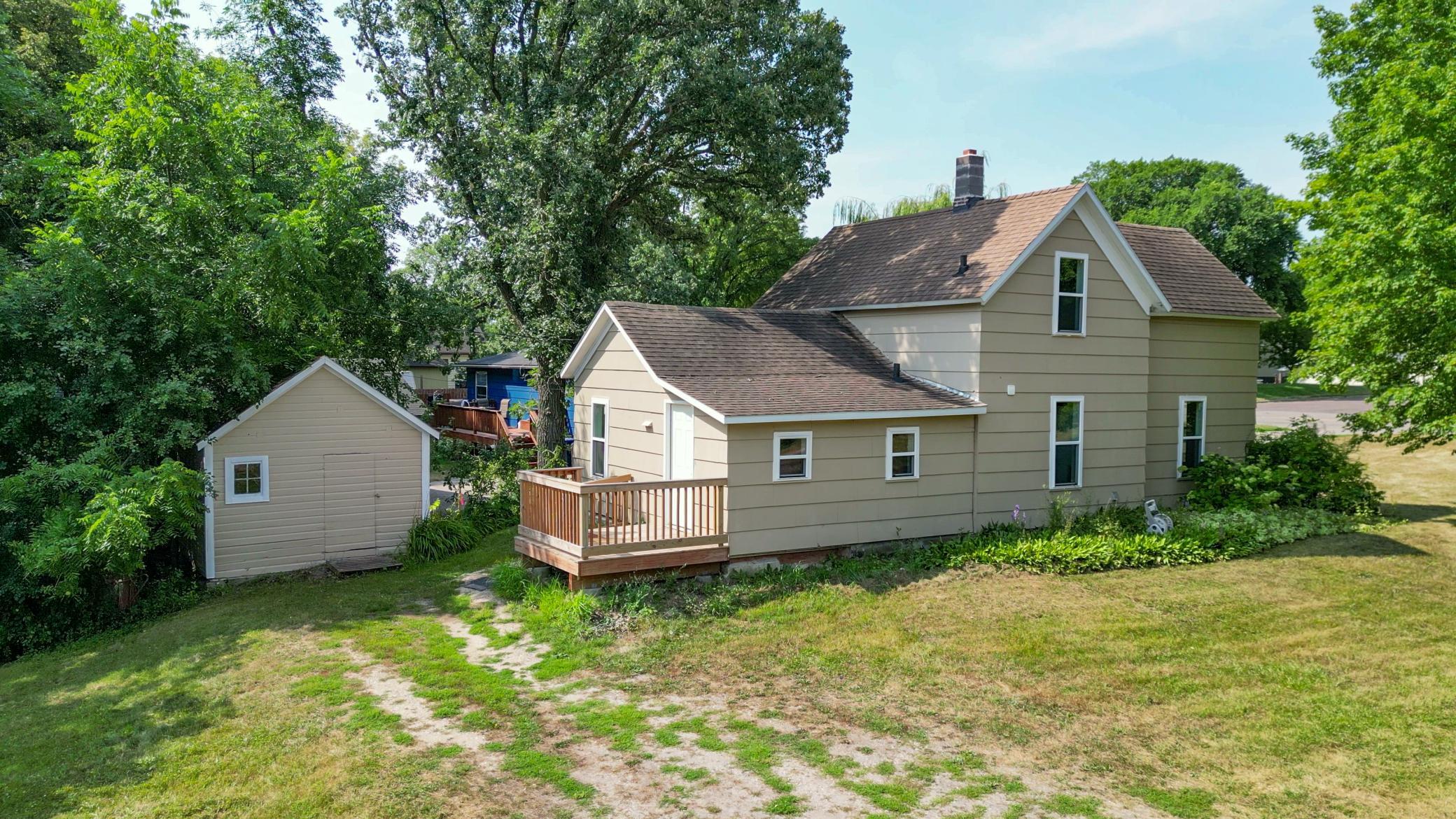 1900 single family home for sale at 614 Springen Avenue in Fergus Falls, MN — 3 bed, 1 bath (photo 6 of 27)