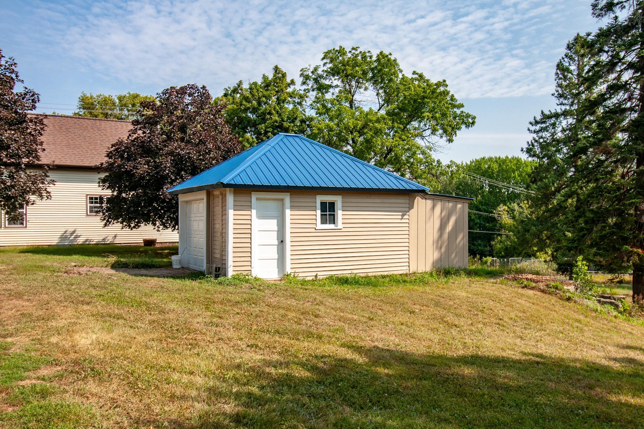 1900 single family home for sale at 614 Springen Avenue in Fergus Falls, MN — 3 bed, 1 bath (photo 8 of 27)