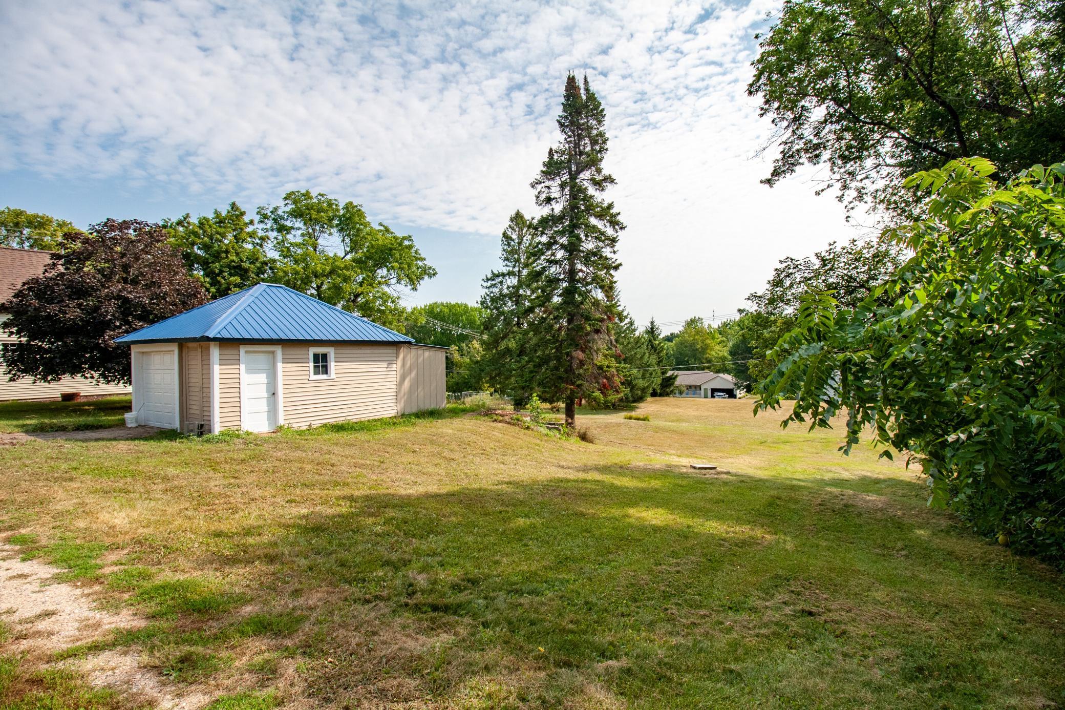 1900 single family home for sale at 614 Springen Avenue in Fergus Falls, MN — 3 bed, 1 bath (photo 9 of 27)