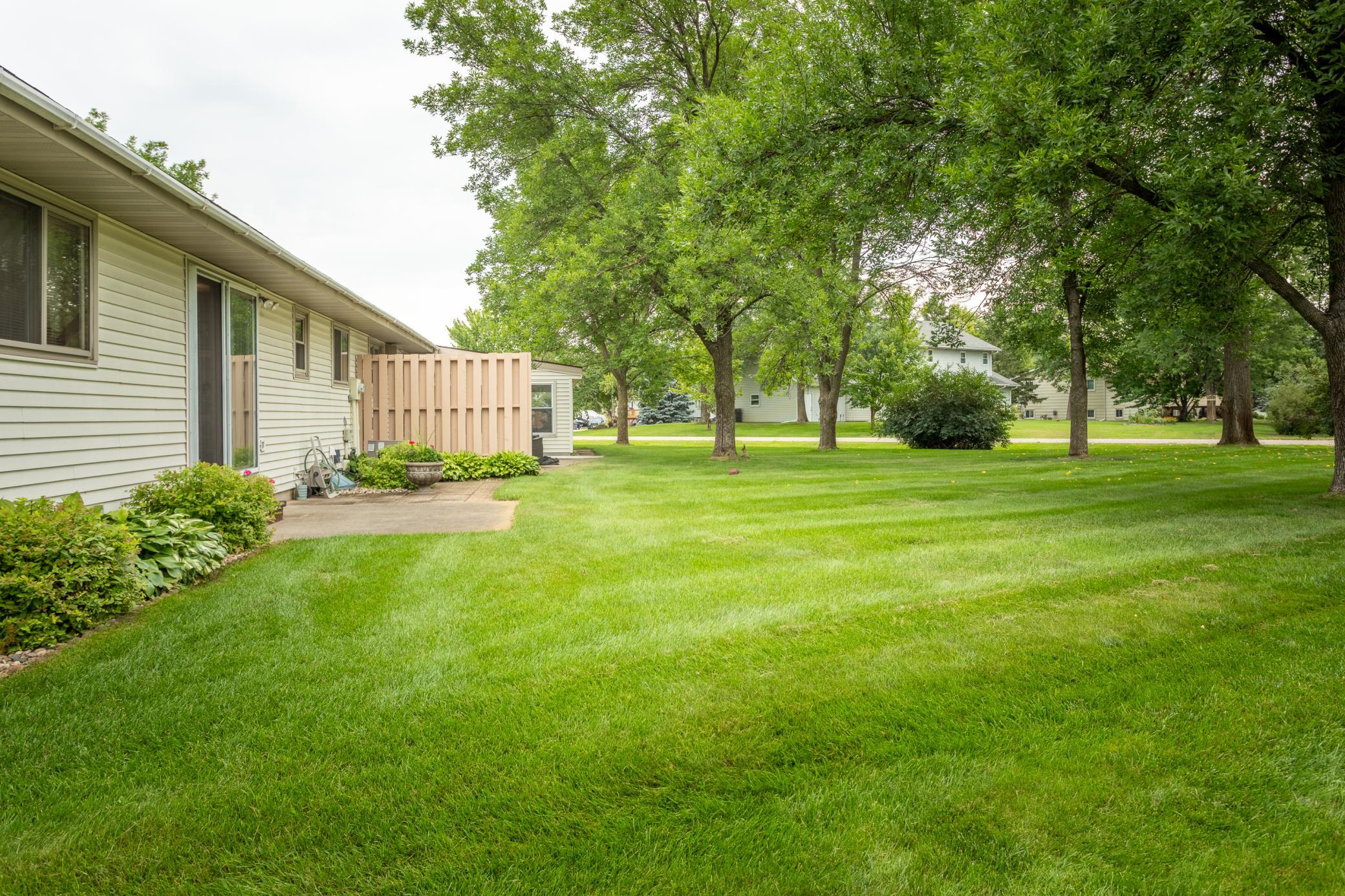 1984 townhouse for sale at 1223 Bridgeport Lane NW in Alexandria, MN — 2 bed, 2 bath (photo 20 of 25)