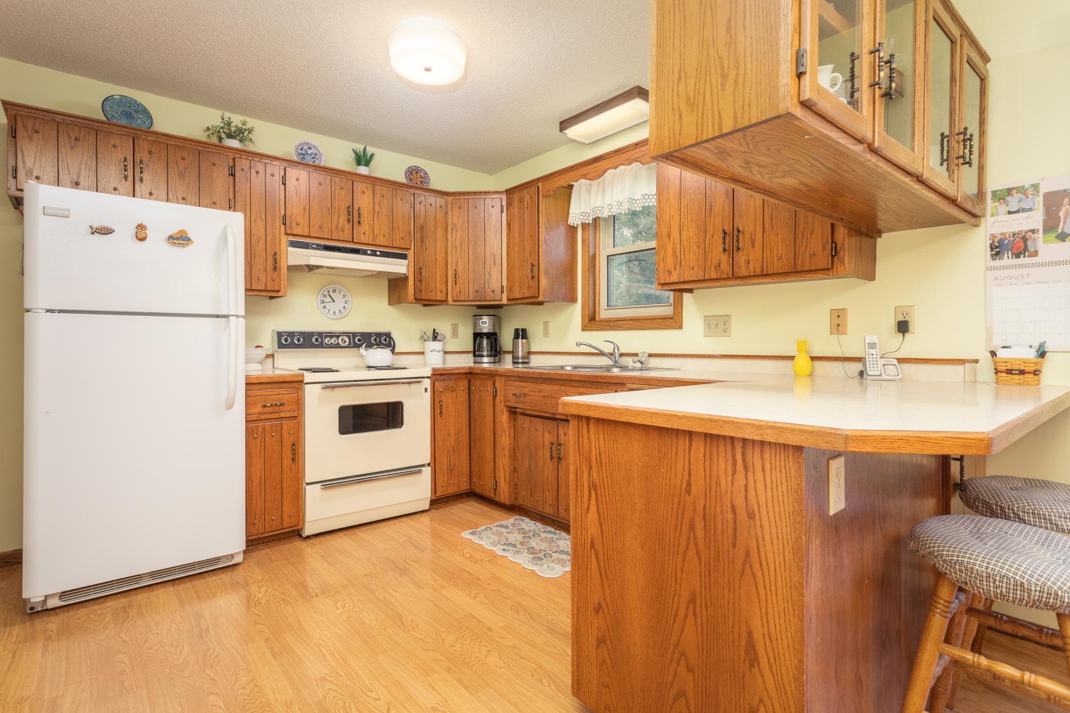 1984 townhouse for sale at 1223 Bridgeport Lane NW in Alexandria, MN — 2 bed, 2 bath (photo 3 of 25)
