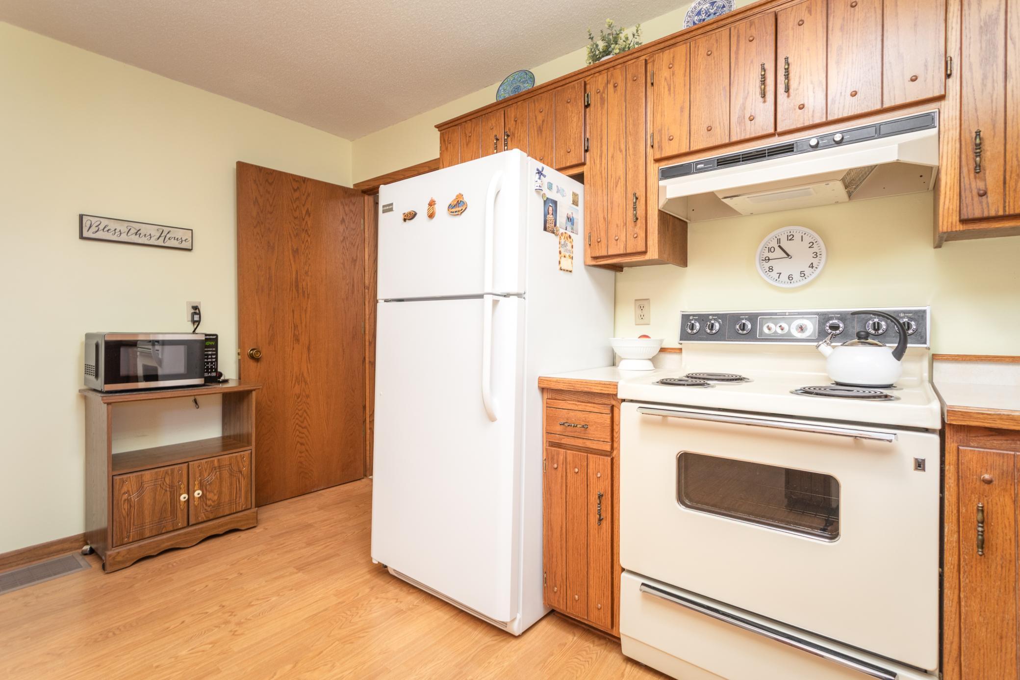 1984 townhouse for sale at 1223 Bridgeport Lane NW in Alexandria, MN — 2 bed, 2 bath (photo 5 of 25)