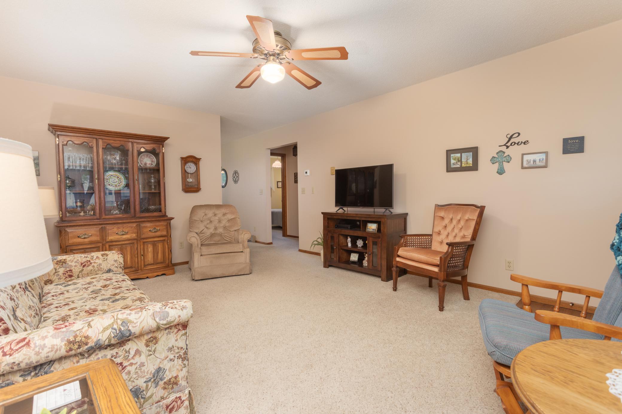 1984 townhouse for sale at 1223 Bridgeport Lane NW in Alexandria, MN — 2 bed, 2 bath (photo 8 of 25)