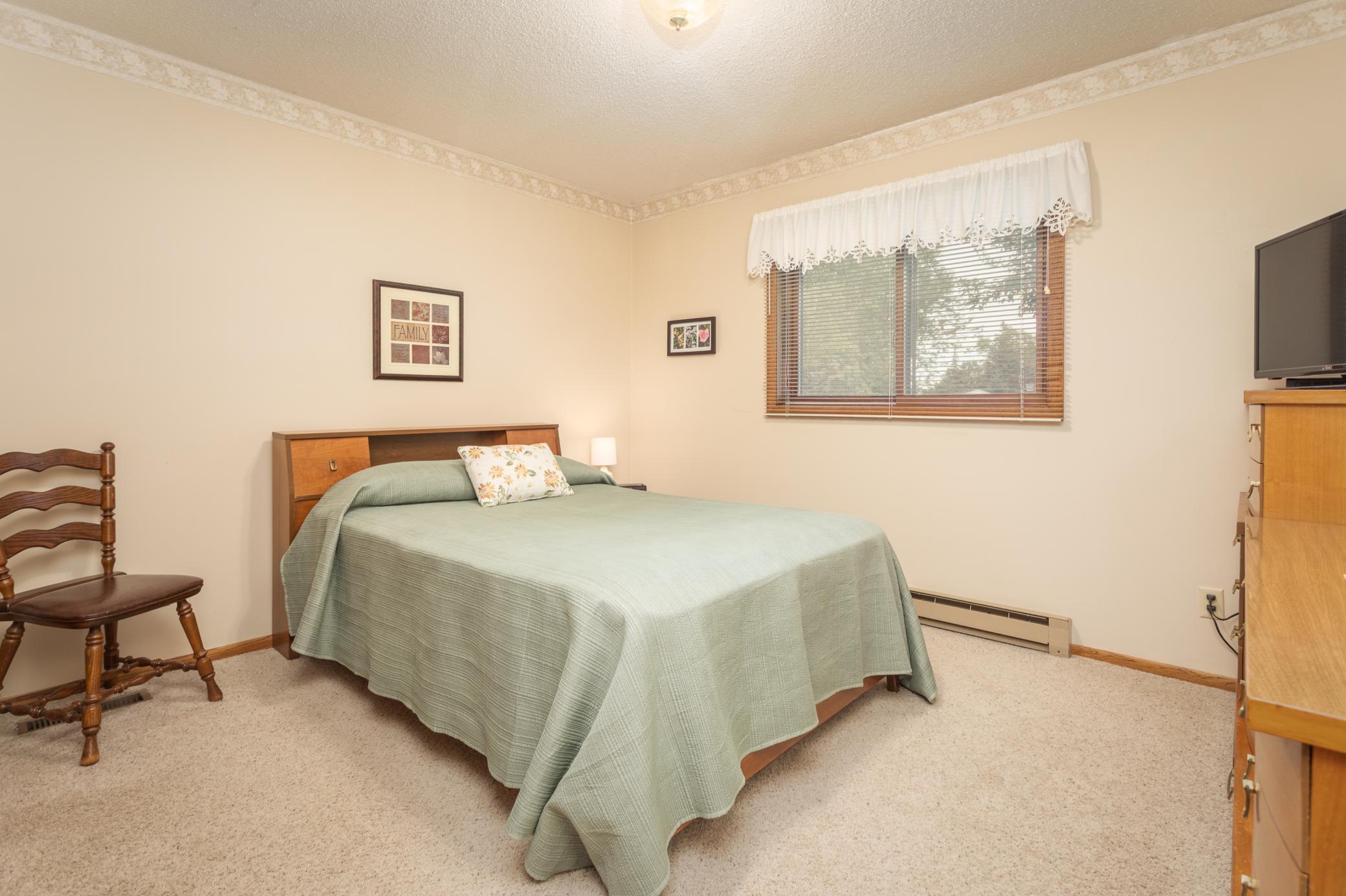 1984 townhouse for sale at 1223 Bridgeport Lane NW in Alexandria, MN — 2 bed, 2 bath (photo 9 of 25)
