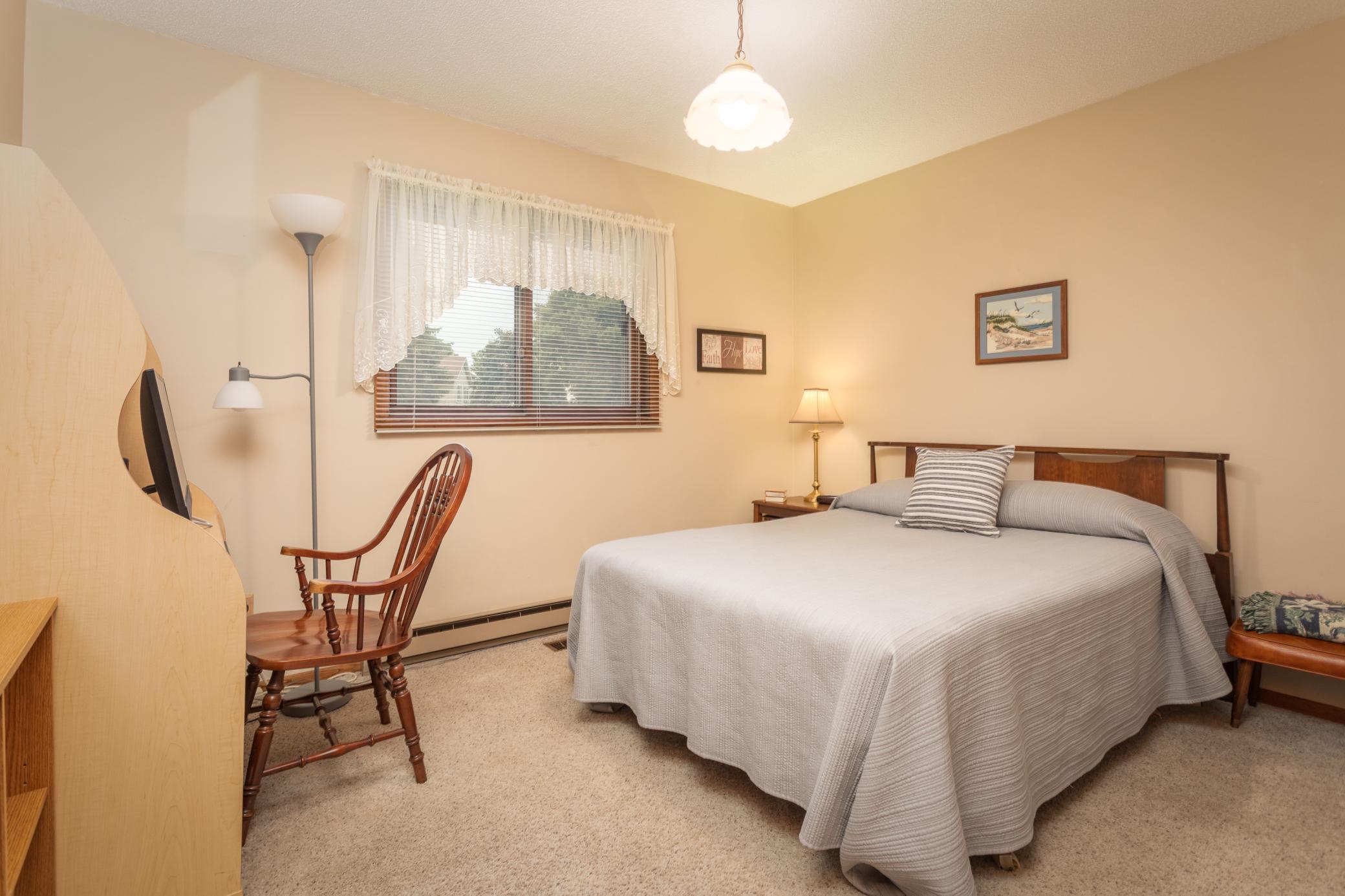 1984 townhouse for sale at 1223 Bridgeport Lane NW in Alexandria, MN — 2 bed, 2 bath (photo 10 of 25)