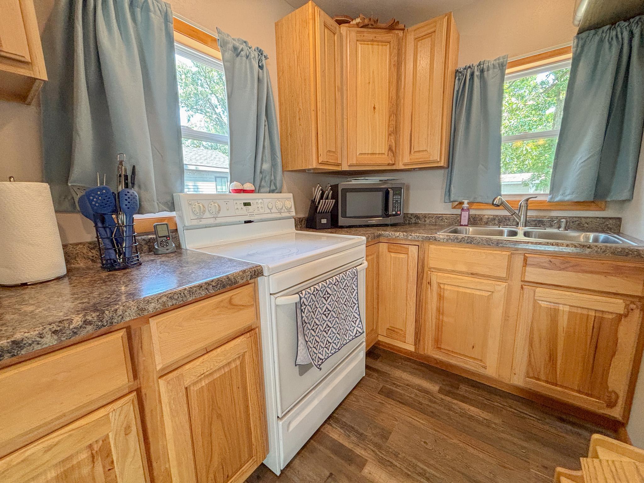 1951 single family home for sale at 27293 Holiday Road in Battle Lake, MN — 1 bed, 1 bath (photo 8 of 47)