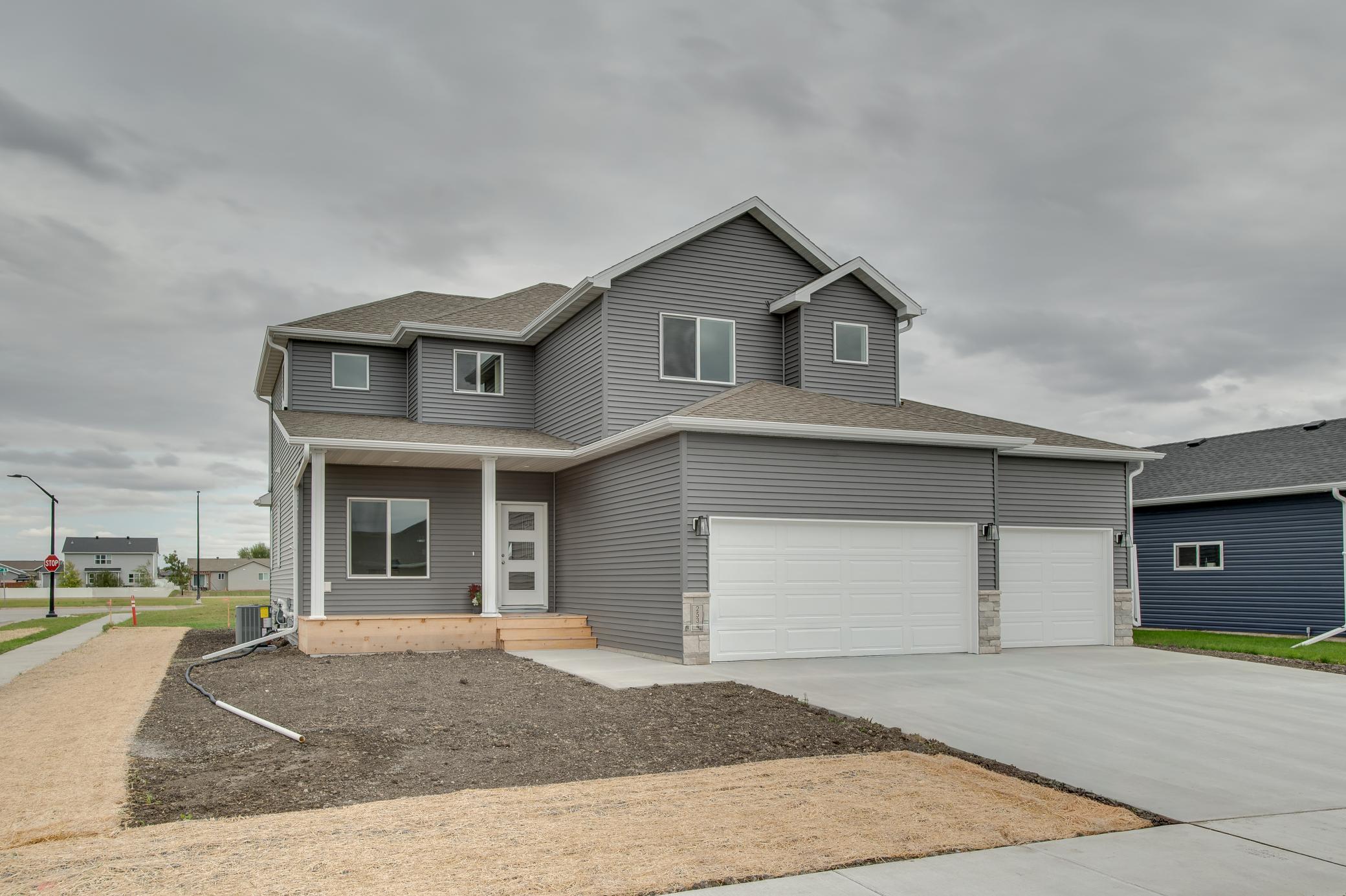 2026 single family home for sale at 2534 Golden Lane S in Fargo, ND — 3 bed, 3 bath (photo 2 of 51)