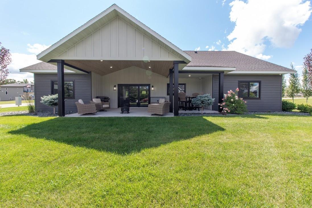 2022 single family home for sale at 129 Altavista Drive in Detroit Lakes, MN — 4 bed, 3 bath (photo 2 of 28)