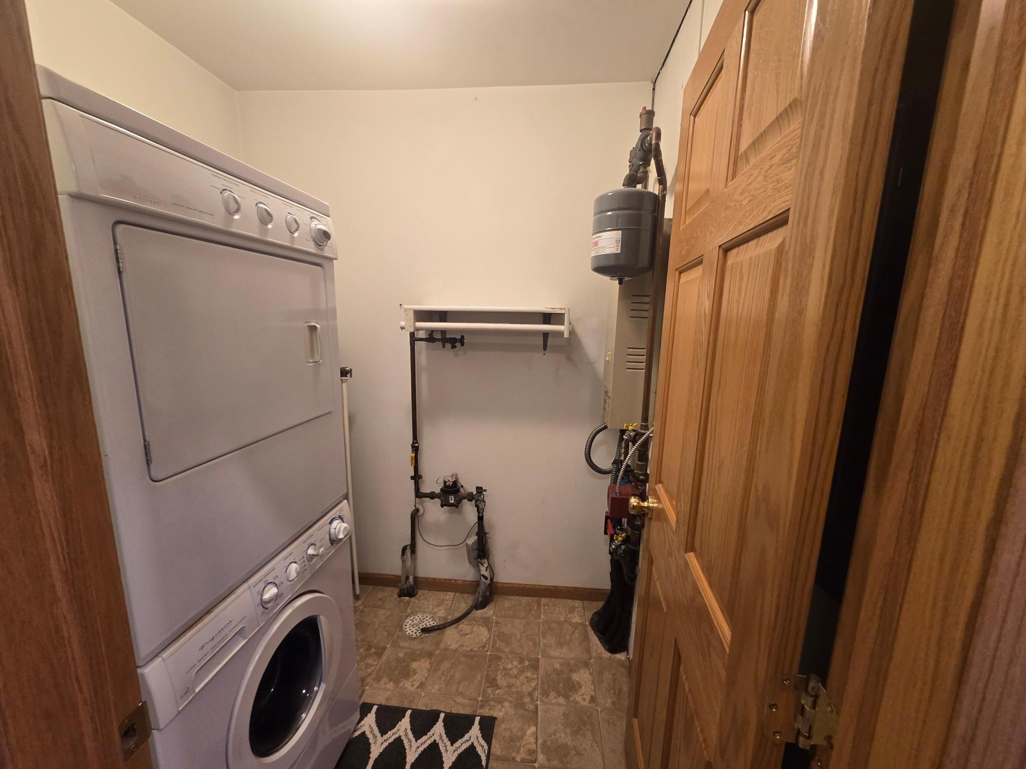 2004 single family home for sale at 211 Lana Court in Fergus Falls, MN — 2 bed, 1 bath (photo 14 of 16)