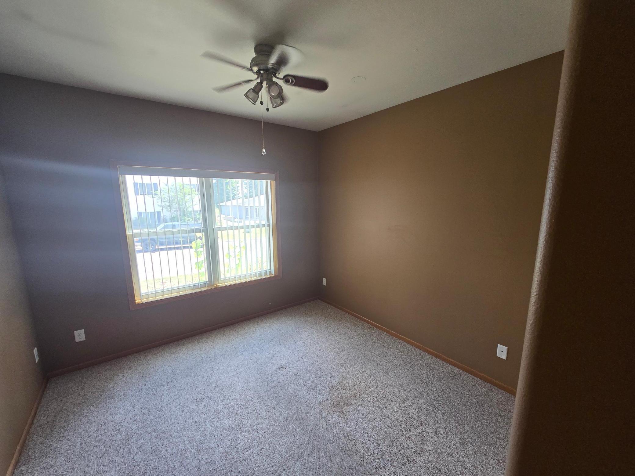 2004 single family home for sale at 211 Lana Court in Fergus Falls, MN — 2 bed, 1 bath (photo 10 of 16)