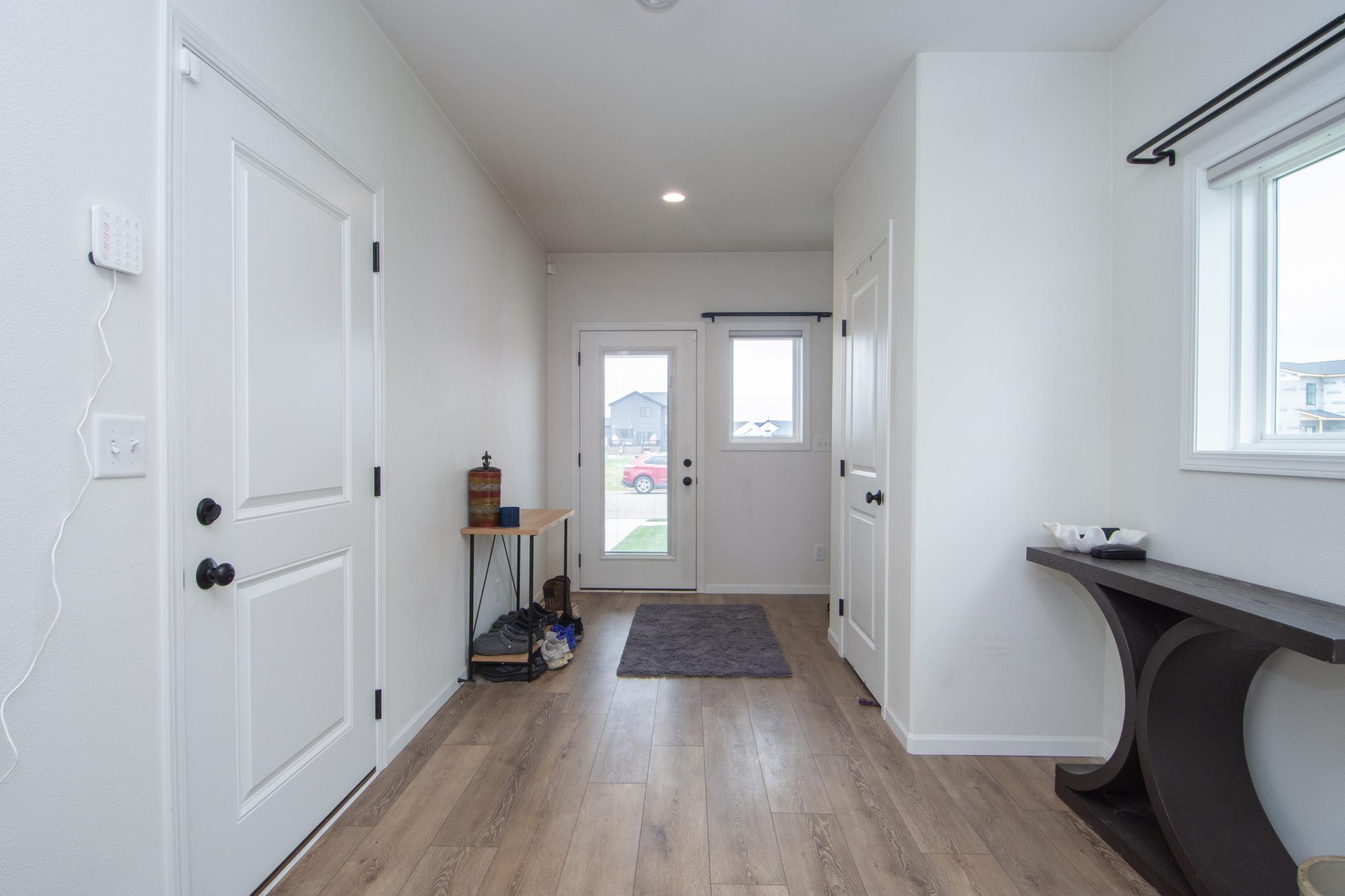 2023 single family home for sale at 4871 Hampton Circle S in Moorhead, MN — 4 bed, 3 bath (photo 4 of 51)