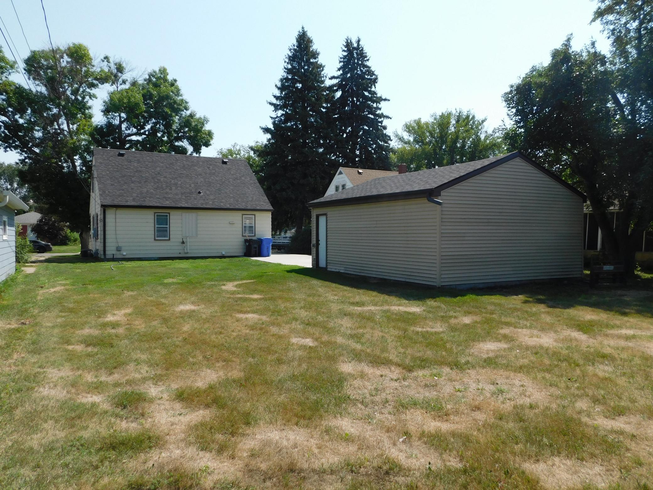 413 22nd Street S, Fargo ND 58103 - Photo 7 of 42