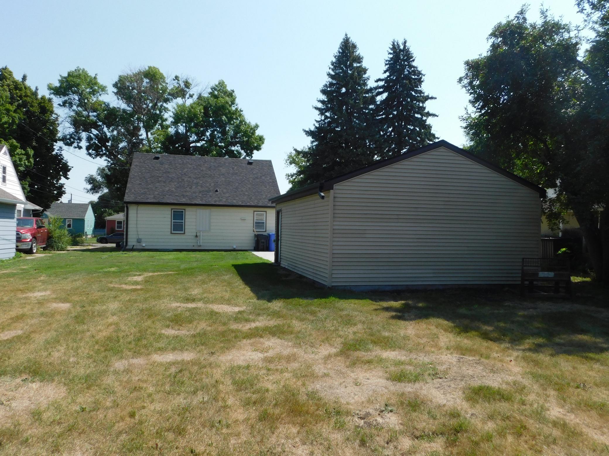 413 22nd Street S, Fargo ND 58103 - Photo 8 of 42