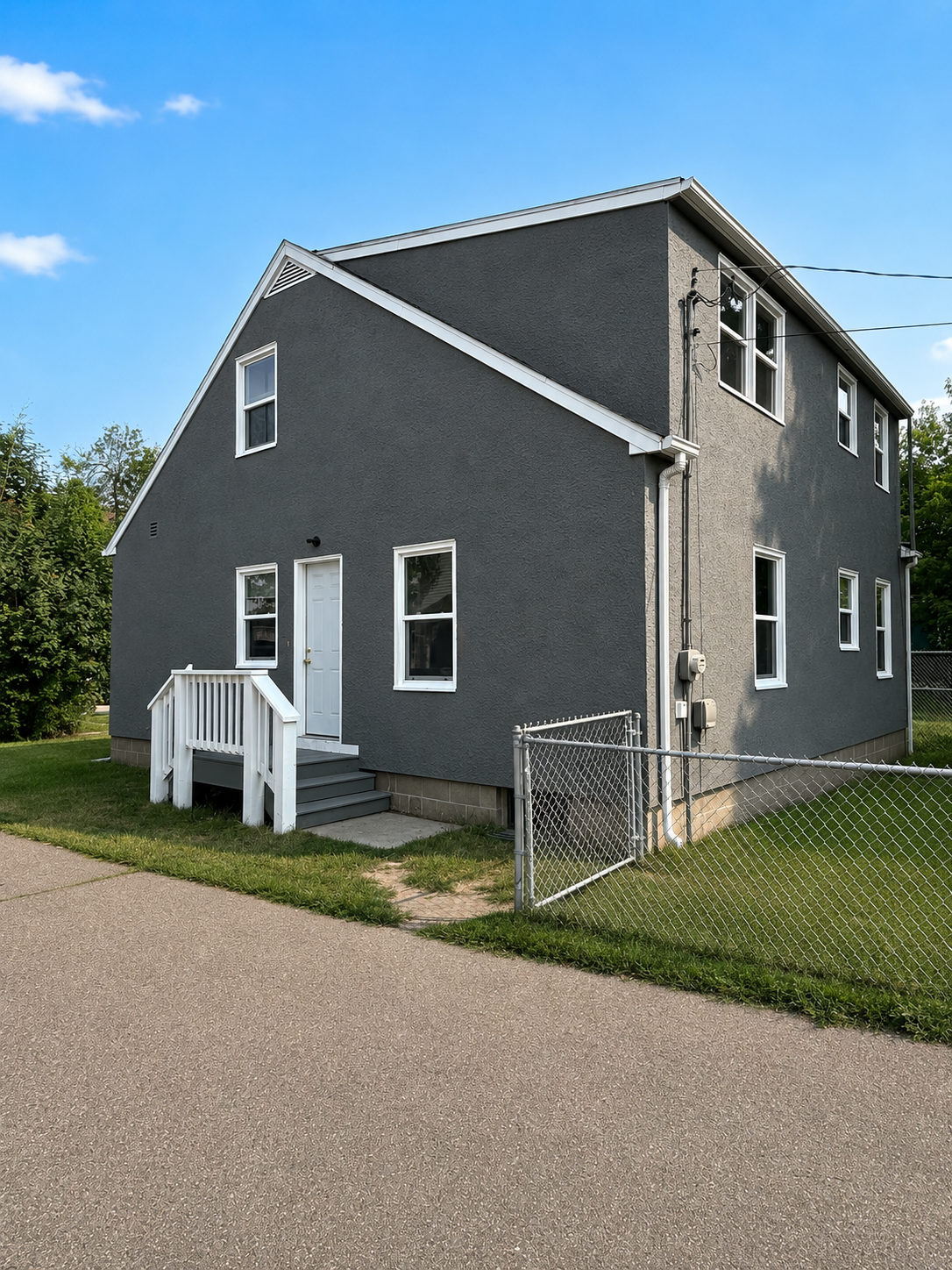 1960 single family home for sale at 606 S 8th Street in Brainerd, MN — 4 bed, 3 bath (photo 2 of 7)