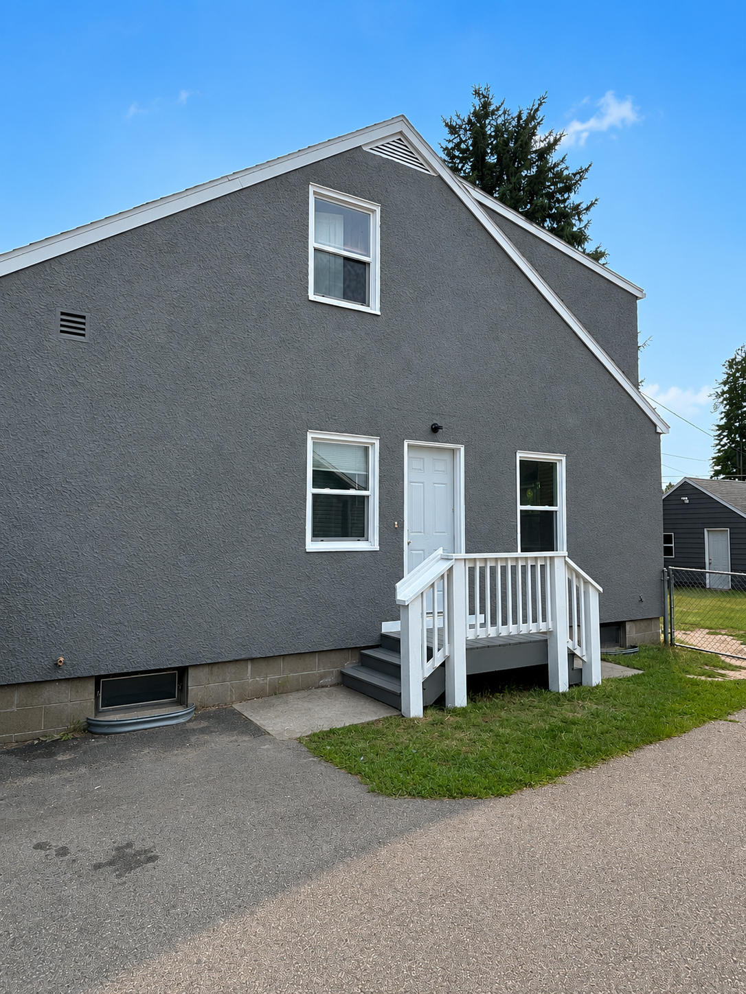 1960 single family home for sale at 606 S 8th Street in Brainerd, MN — 4 bed, 3 bath (photo 3 of 7)