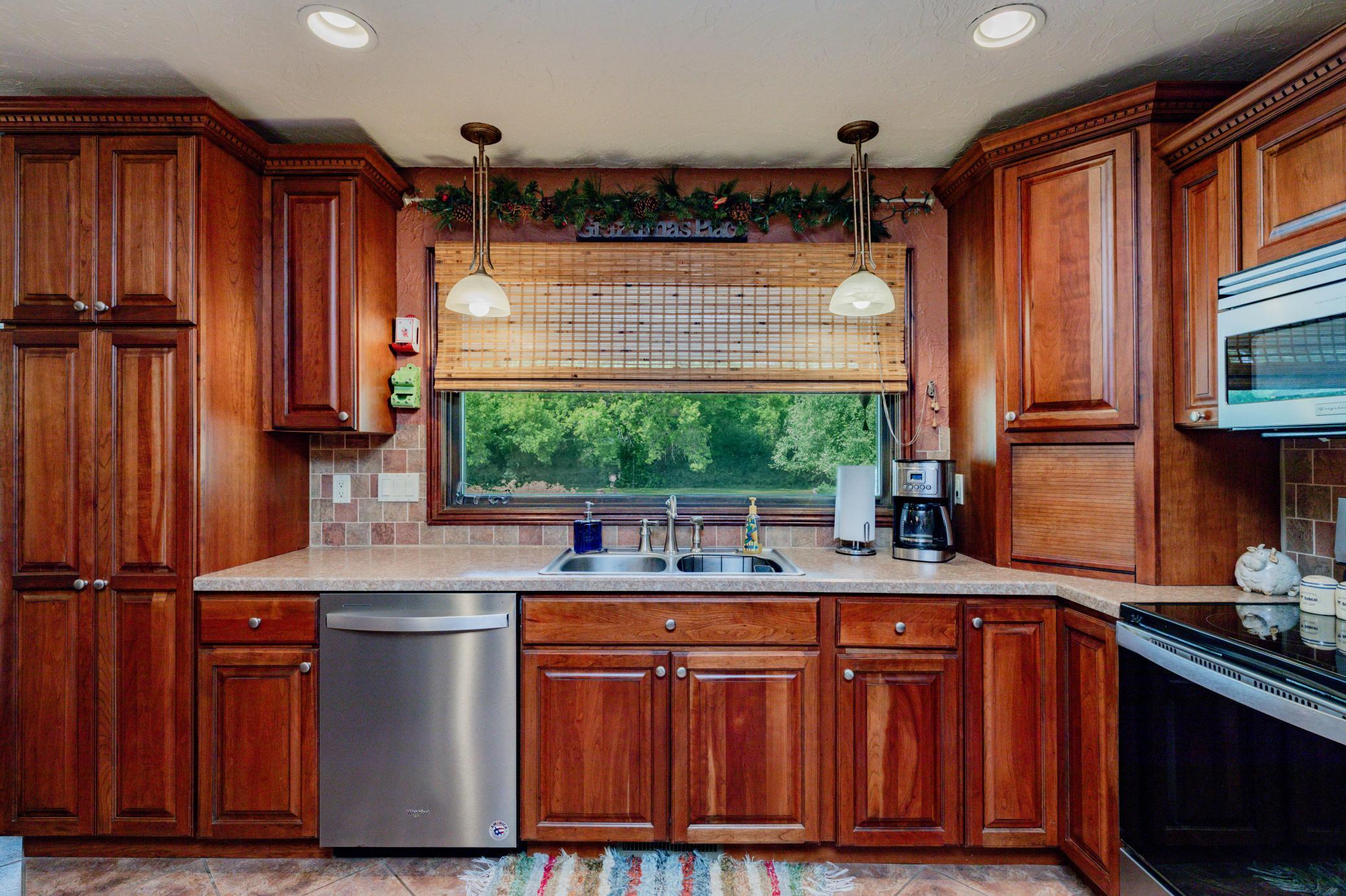 1972 single family home for sale at 8005 HWY 32 in Gwinner, ND — 4 bed, 4 bath (photo 21 of 48)