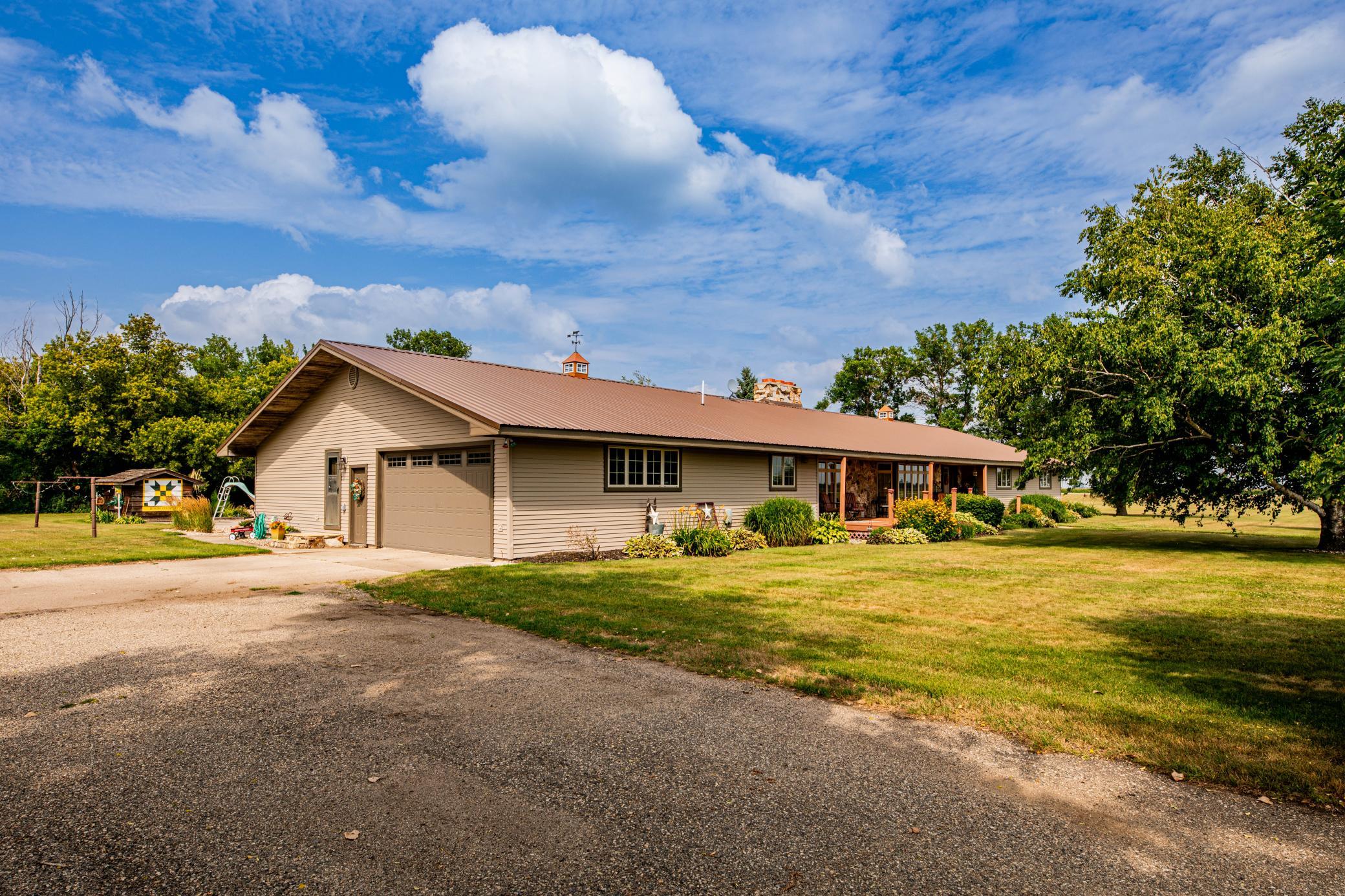 1972 single family home for sale at 8005 HWY 32 in Gwinner, ND — 4 bed, 4 bath (photo 33 of 48)