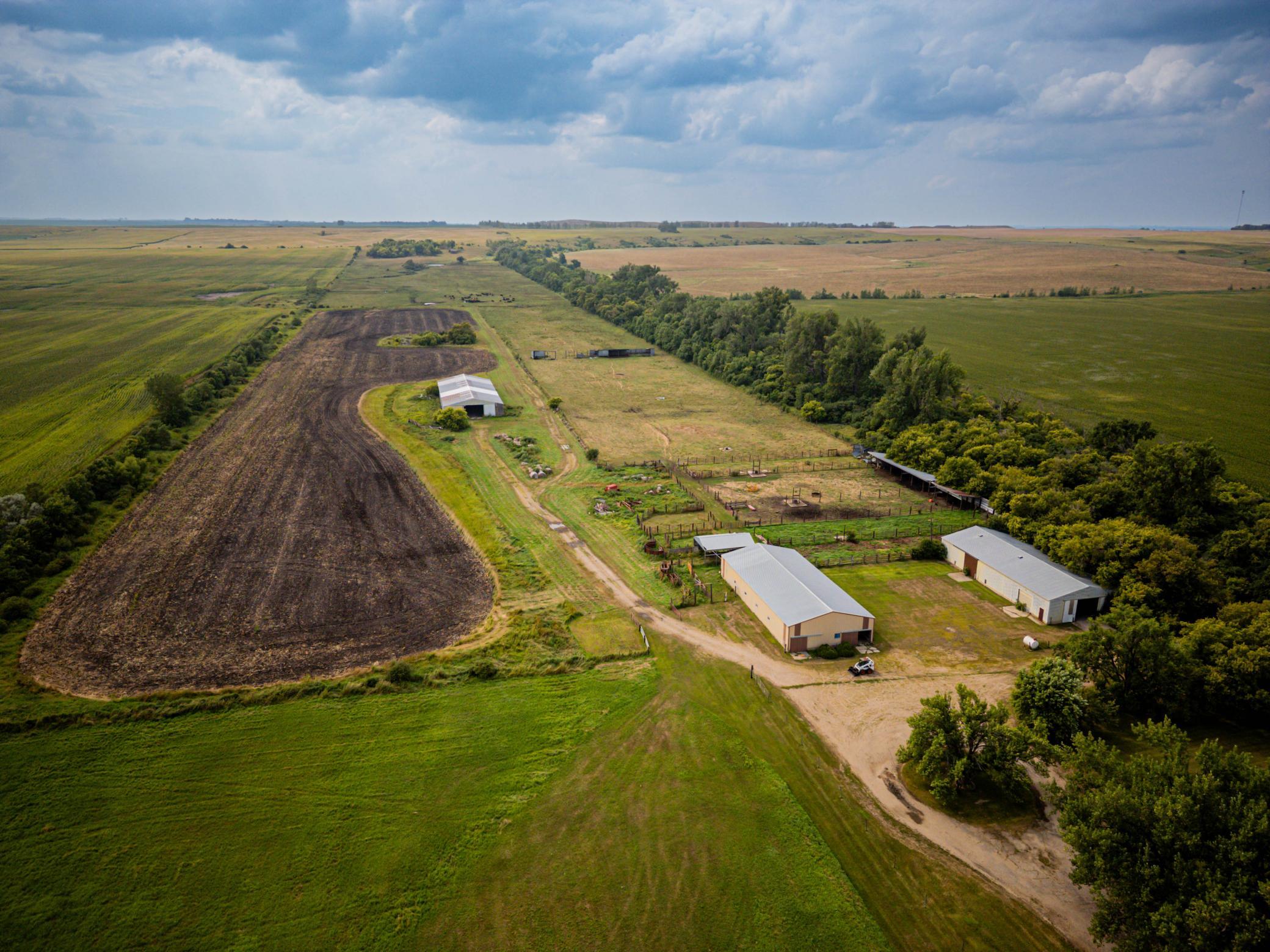1972 single family home for sale at 8005 HWY 32 in Gwinner, ND — 4 bed, 4 bath (photo 44 of 48)
