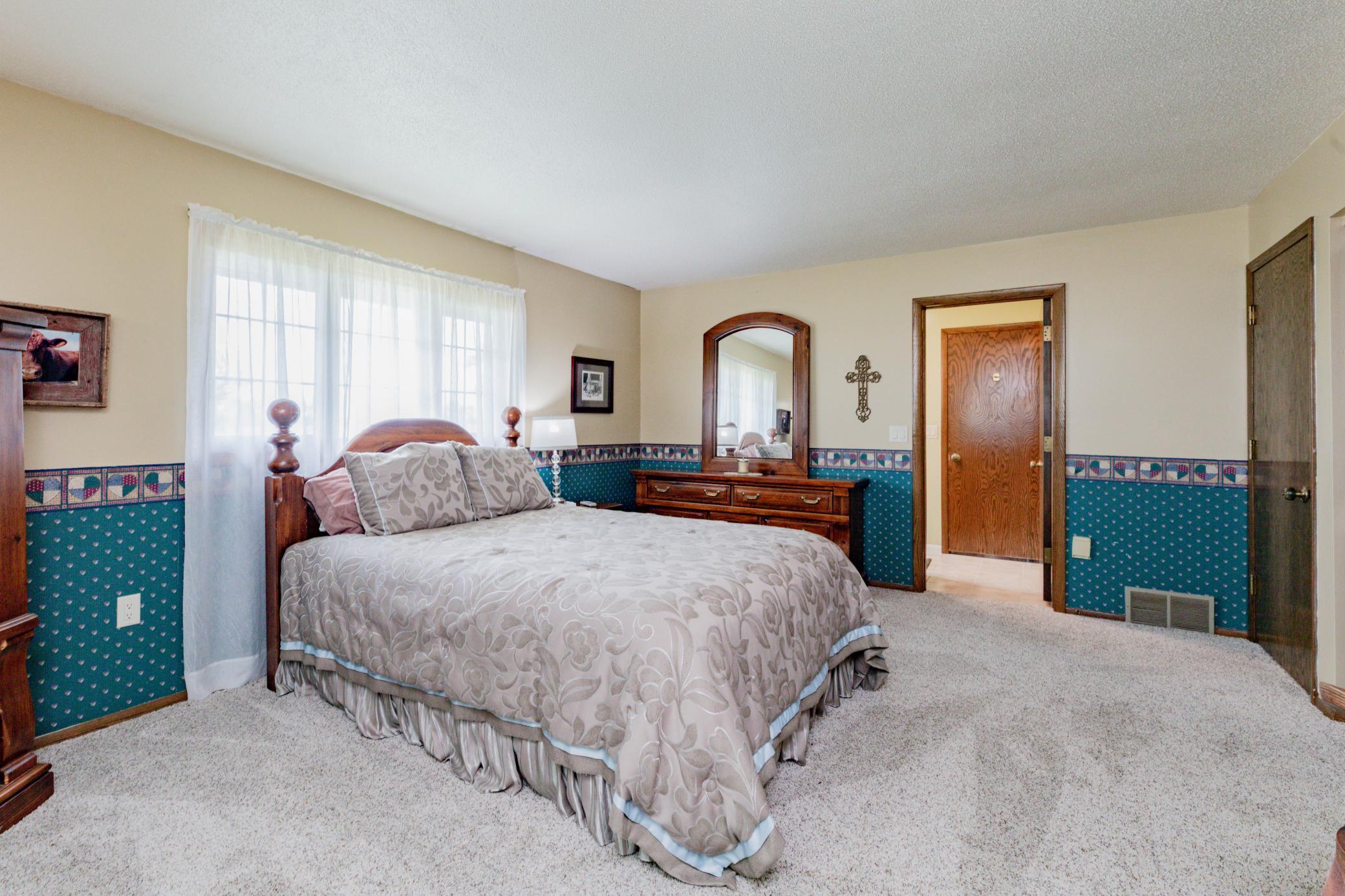 1972 single family home for sale at 8005 HWY 32 in Gwinner, ND — 4 bed, 4 bath (photo 9 of 48)