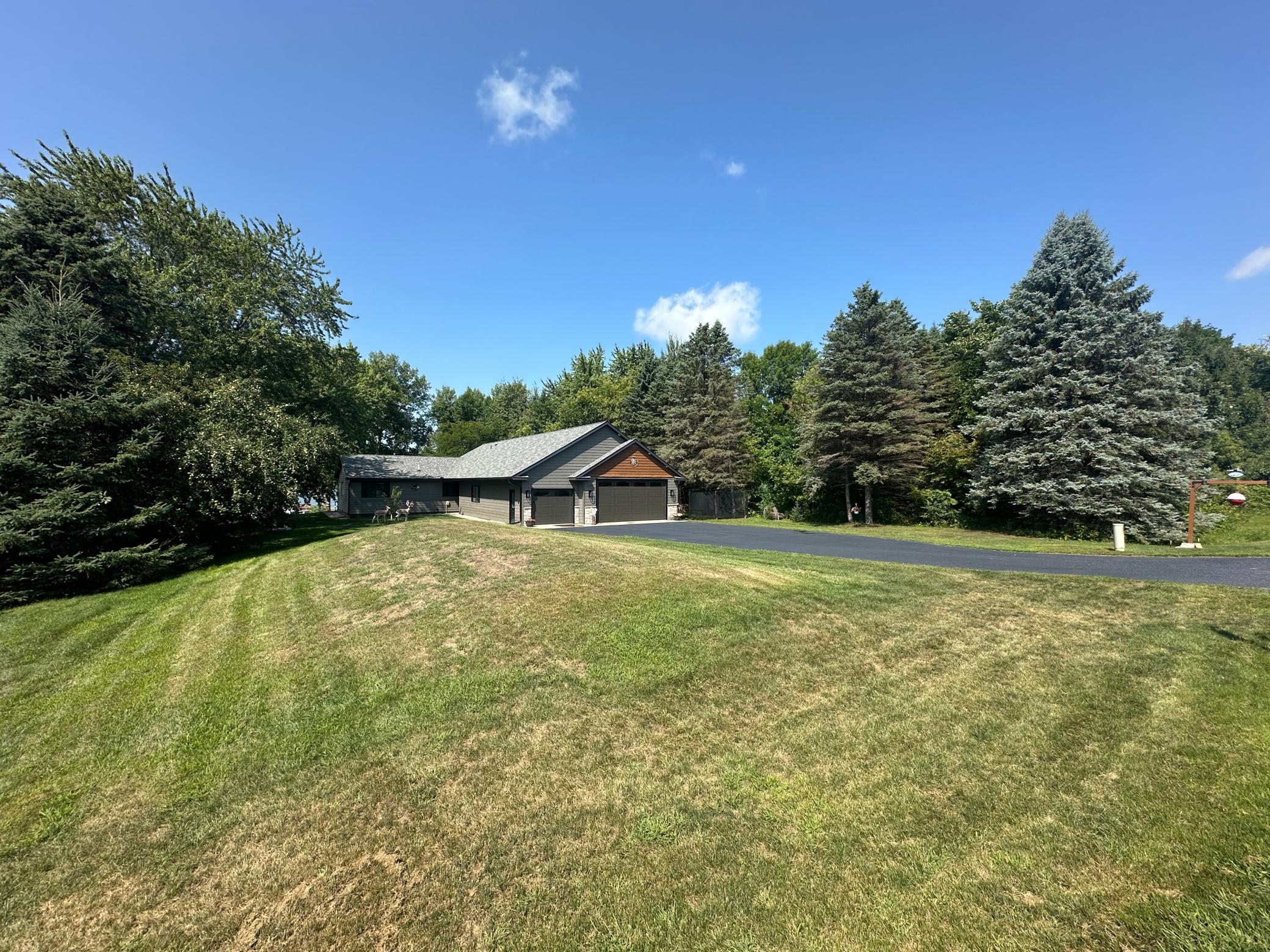 1981 single family home for sale at 11489 Alcott Drive in Sauk Centre, MN — 2 bed, 3 bath (photo 3 of 31)
