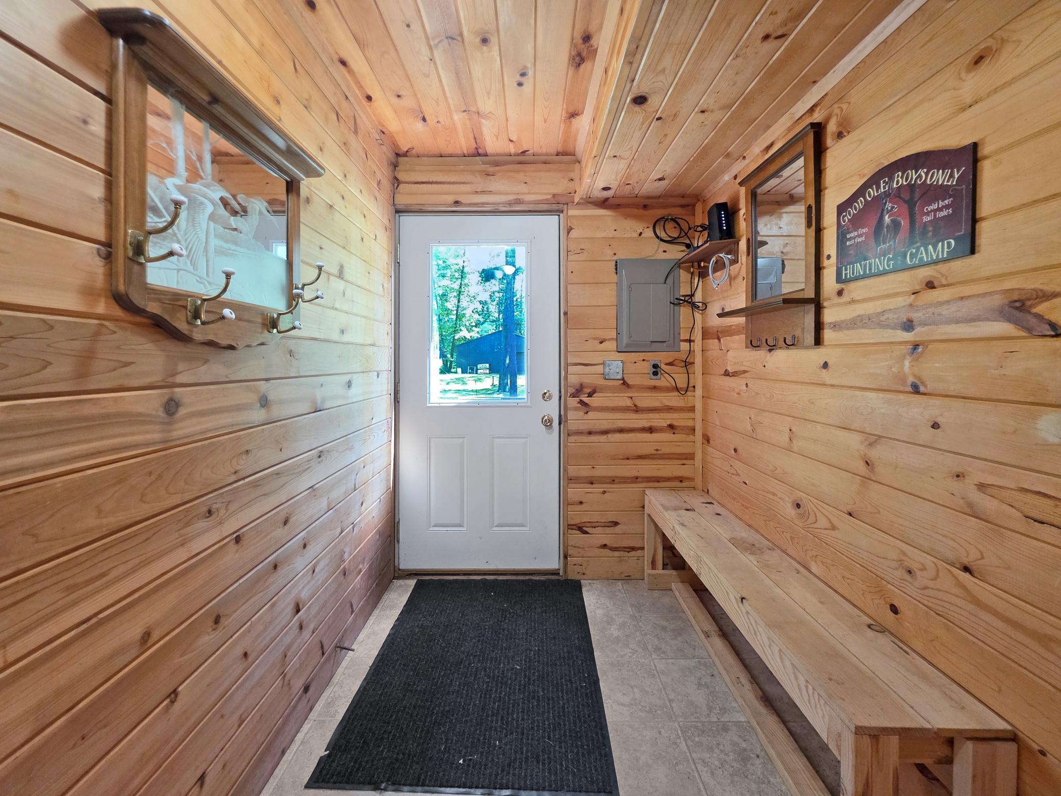 1992 single family home for sale at 4092 Clough Road in Pequot Lakes, MN — 3 bed, 1 bath (photo 13 of 37)