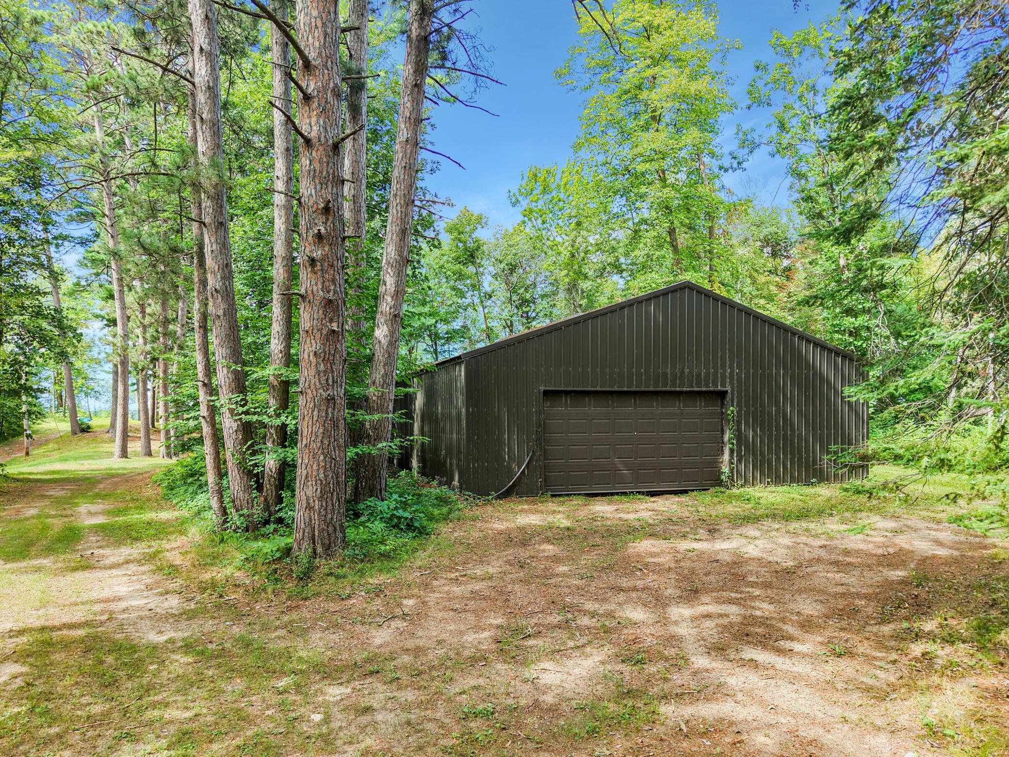 1992 single family home for sale at 4092 Clough Road in Pequot Lakes, MN — 3 bed, 1 bath (photo 3 of 37)