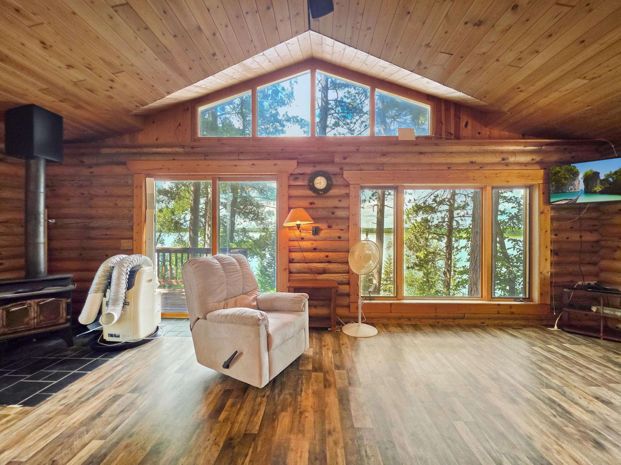 1992 single family home for sale at 4092 Clough Road in Pequot Lakes, MN — 3 bed, 1 bath (photo 5 of 37)
