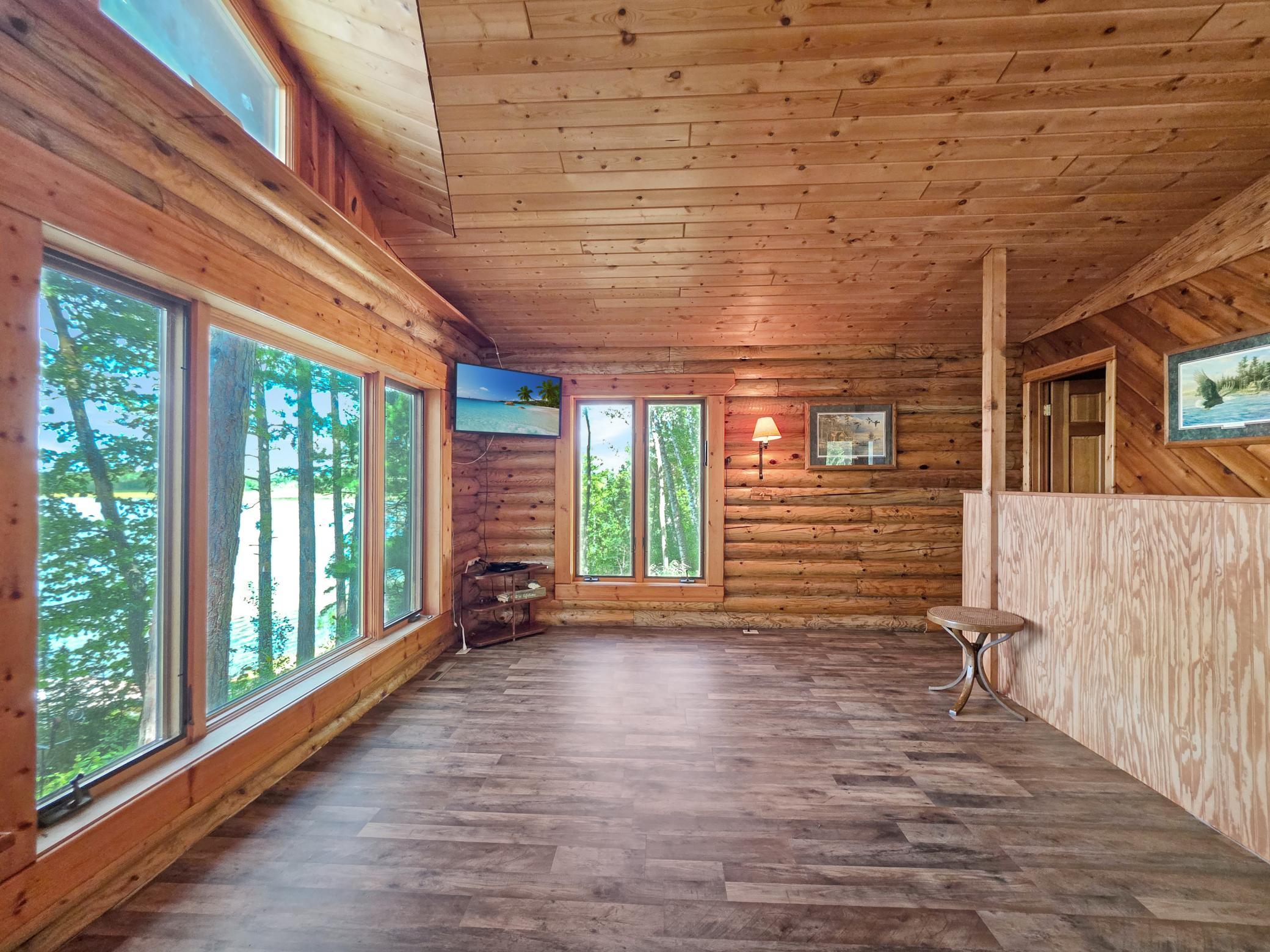 1992 single family home for sale at 4092 Clough Road in Pequot Lakes, MN — 3 bed, 1 bath (photo 6 of 37)