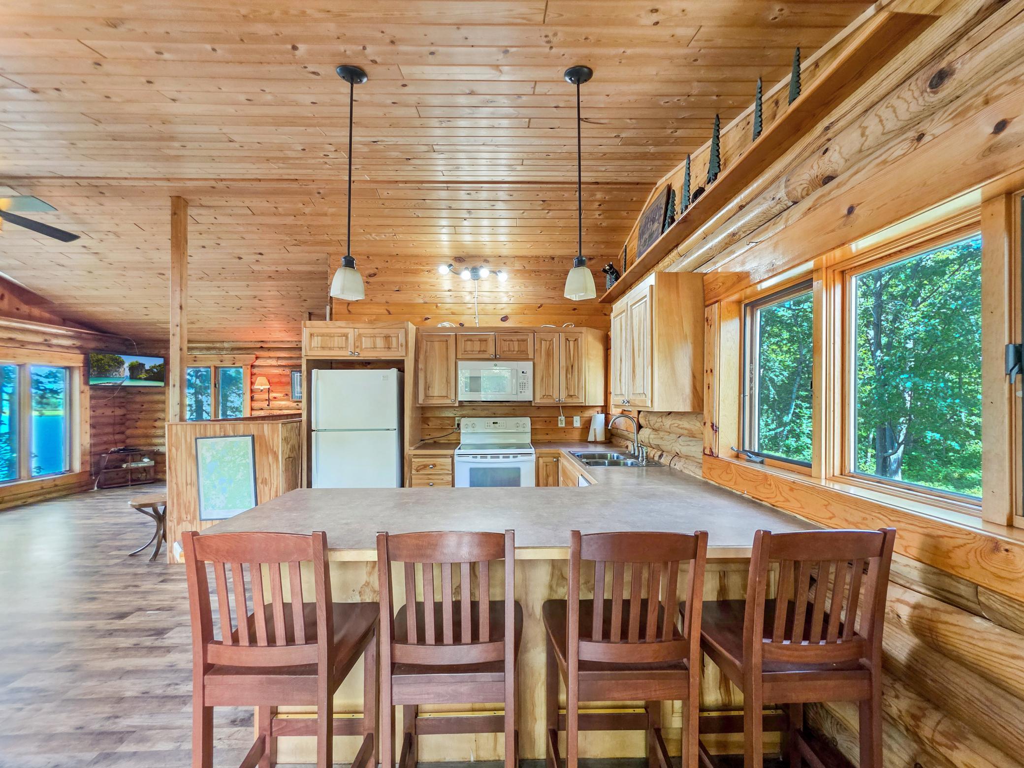 1992 single family home for sale at 4092 Clough Road in Pequot Lakes, MN — 3 bed, 1 bath (photo 9 of 37)