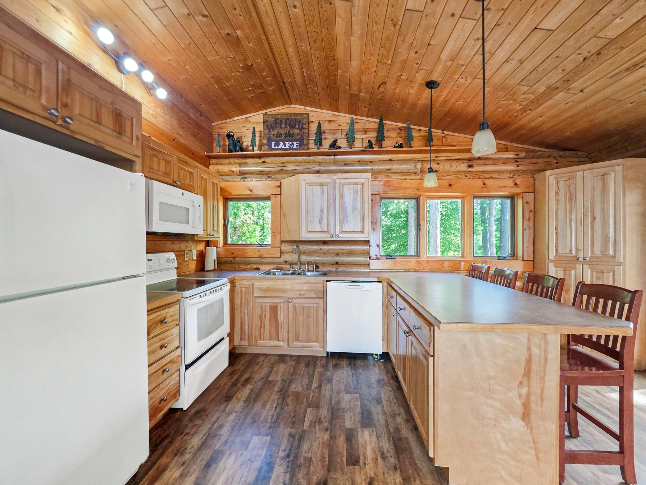 1992 single family home for sale at 4092 Clough Road in Pequot Lakes, MN — 3 bed, 1 bath (photo 10 of 37)