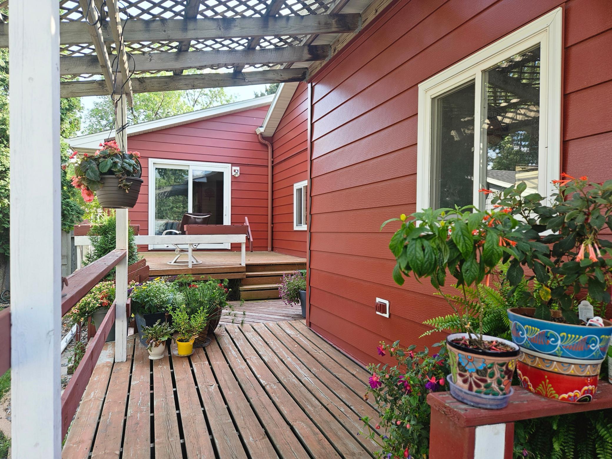 1975 single family home for sale at 1710 7th Street N in Wahpeton, ND — 3 bed, 2 bath (photo 5 of 10)