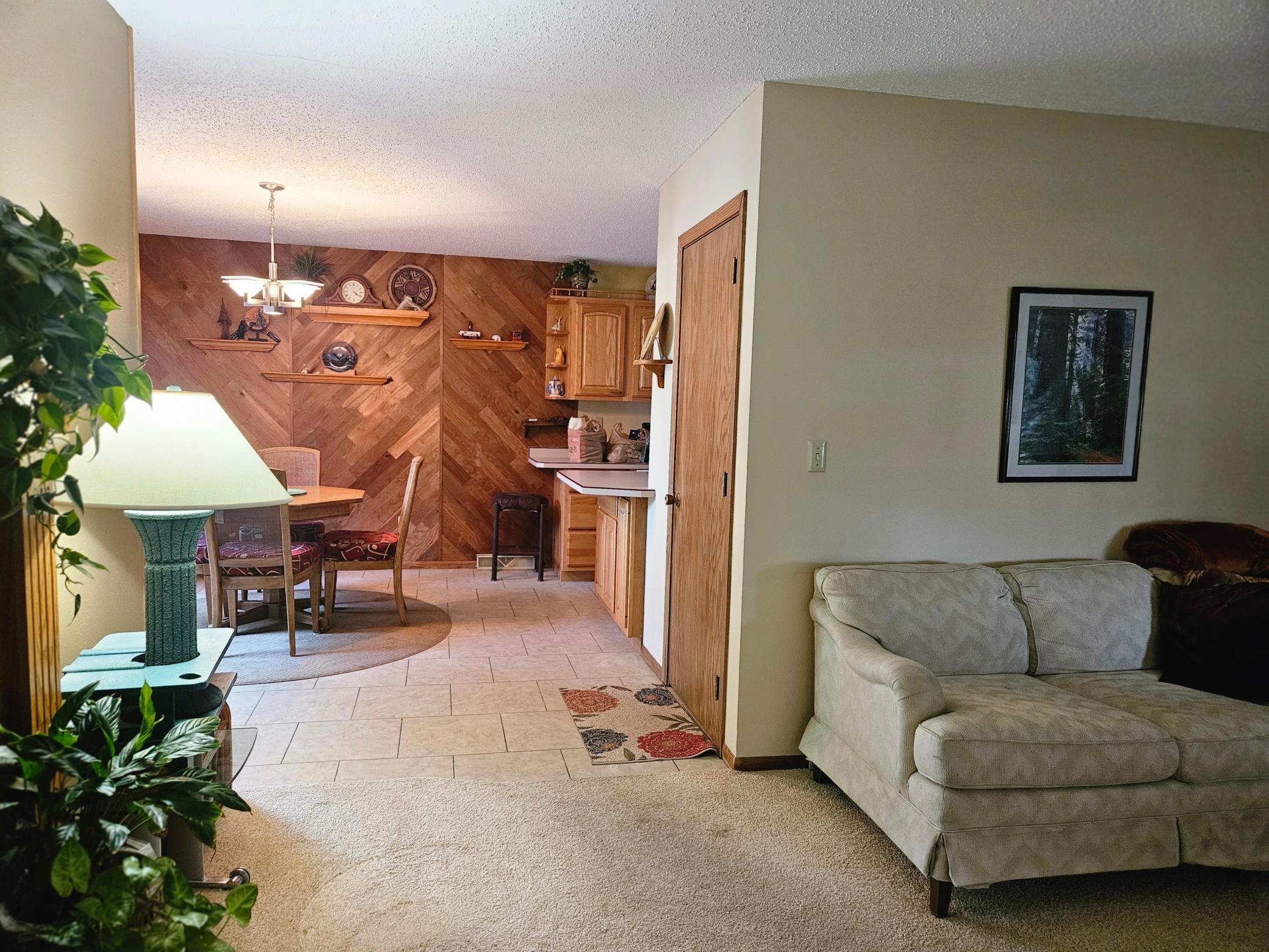 1975 single family home for sale at 1710 7th Street N in Wahpeton, ND — 3 bed, 2 bath (photo 7 of 10)