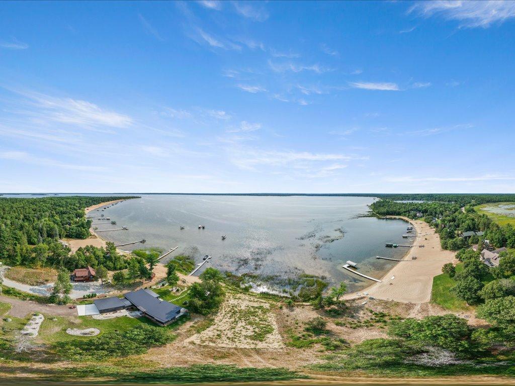 2027 single family home for sale at 27740 County Road 4 N in Pequot Lakes, MN — 6 bed, 5 bath (photo 6 of 24)