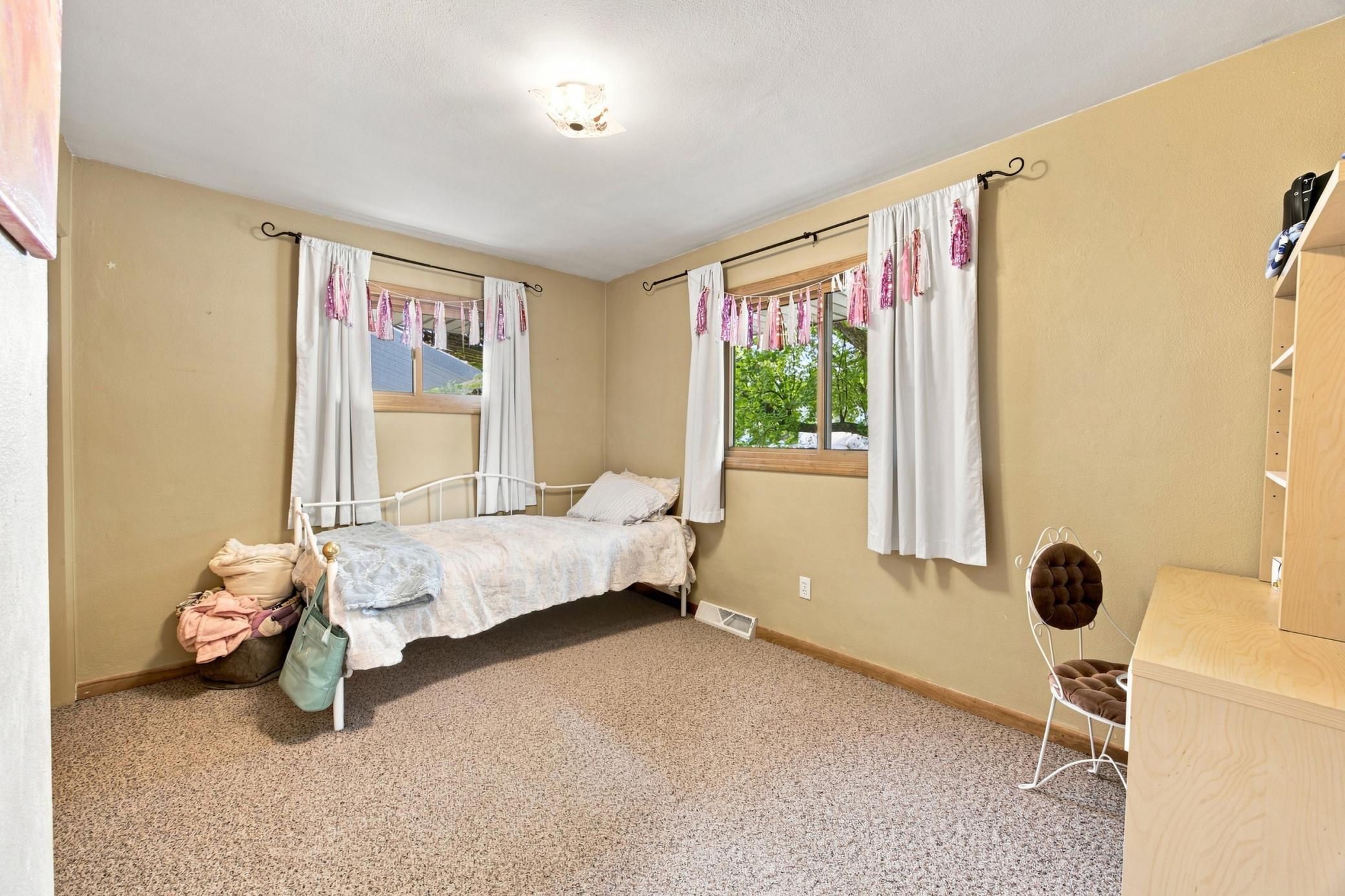 1958 single family home for sale at 1010 22nd Avenue S in Moorhead, MN — 4 bed, 2 bath (photo 14 of 26)