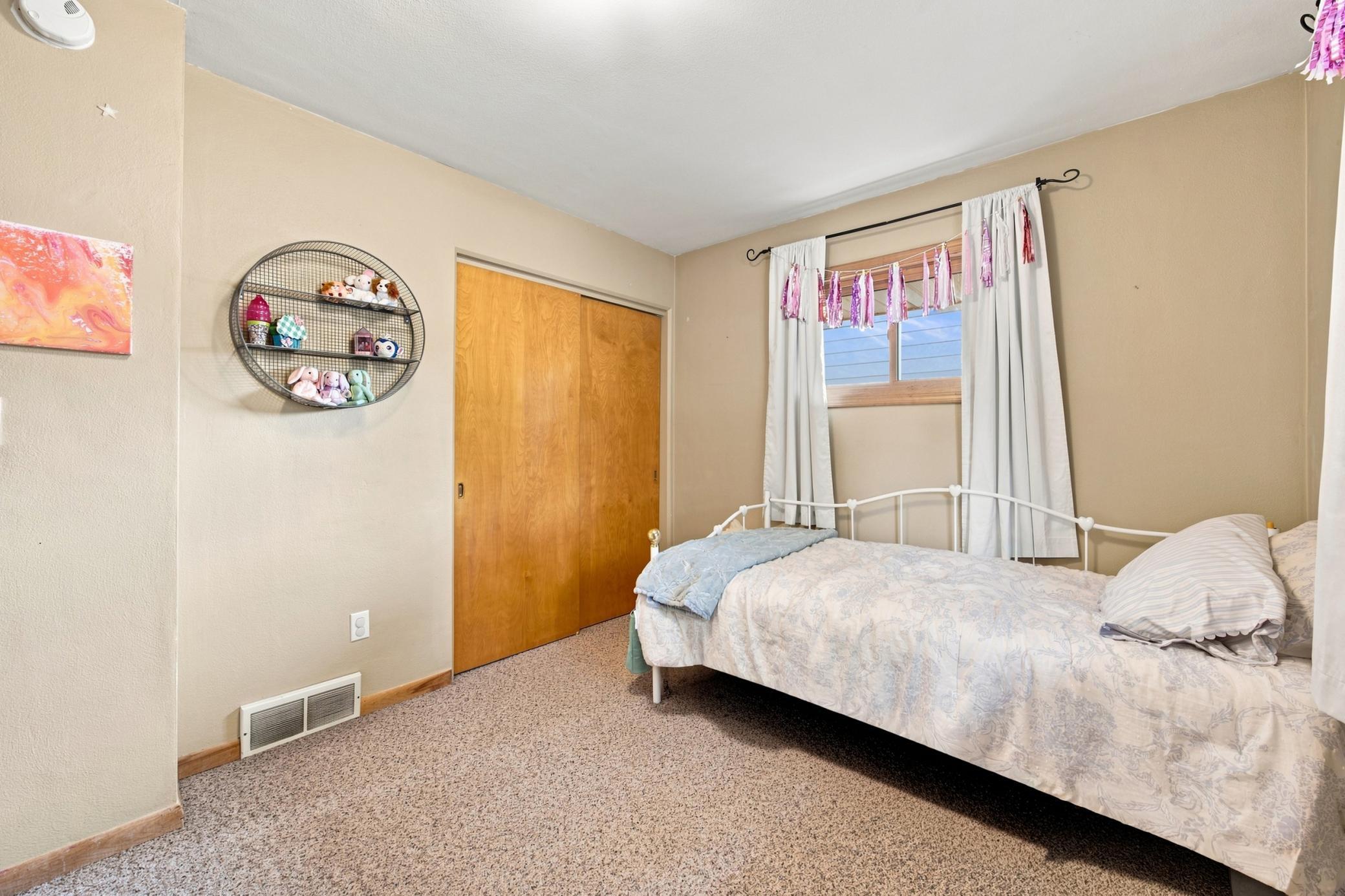1958 single family home for sale at 1010 22nd Avenue S in Moorhead, MN — 4 bed, 2 bath (photo 15 of 26)