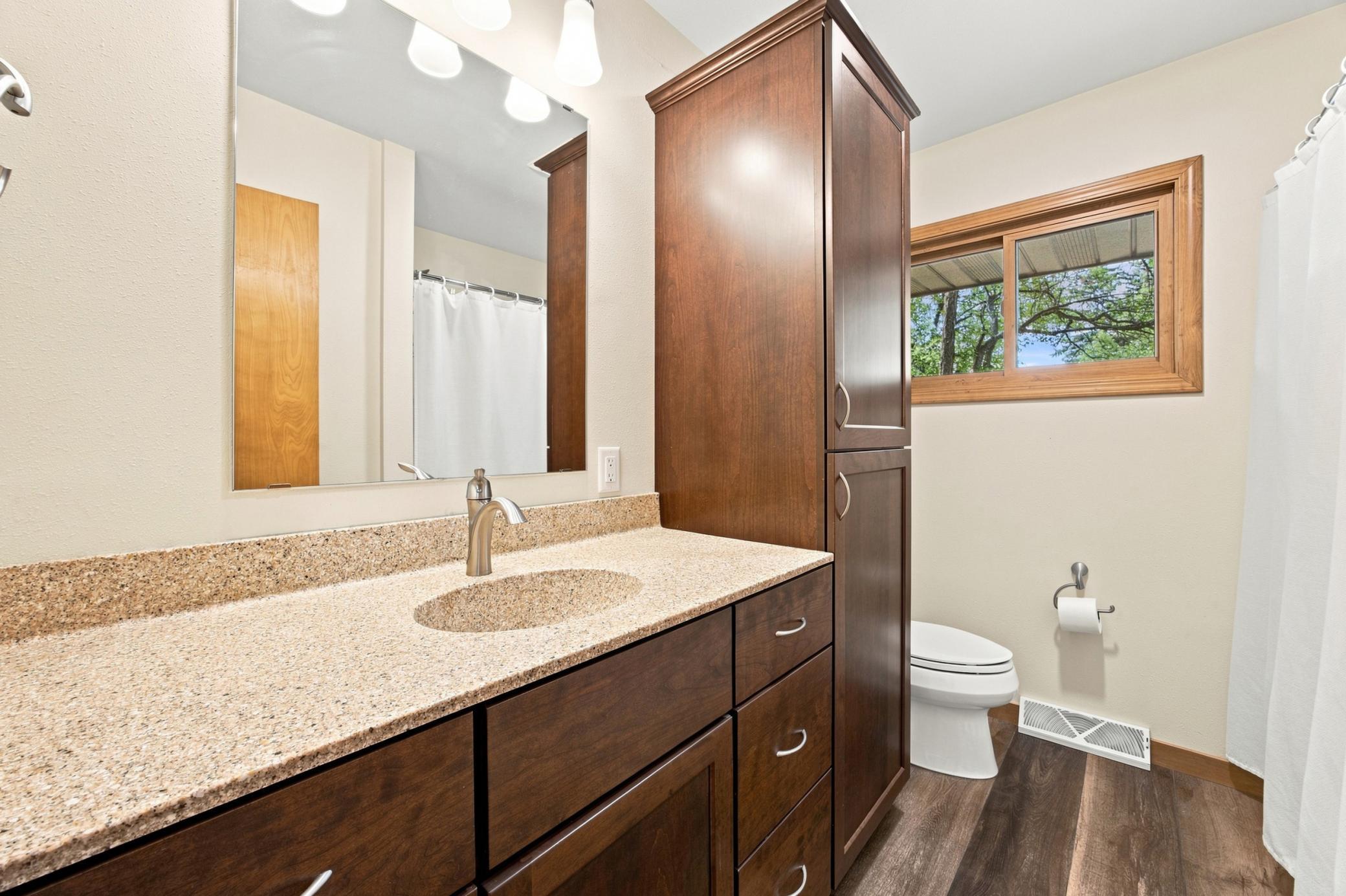 1958 single family home for sale at 1010 22nd Avenue S in Moorhead, MN — 4 bed, 2 bath (photo 16 of 26)