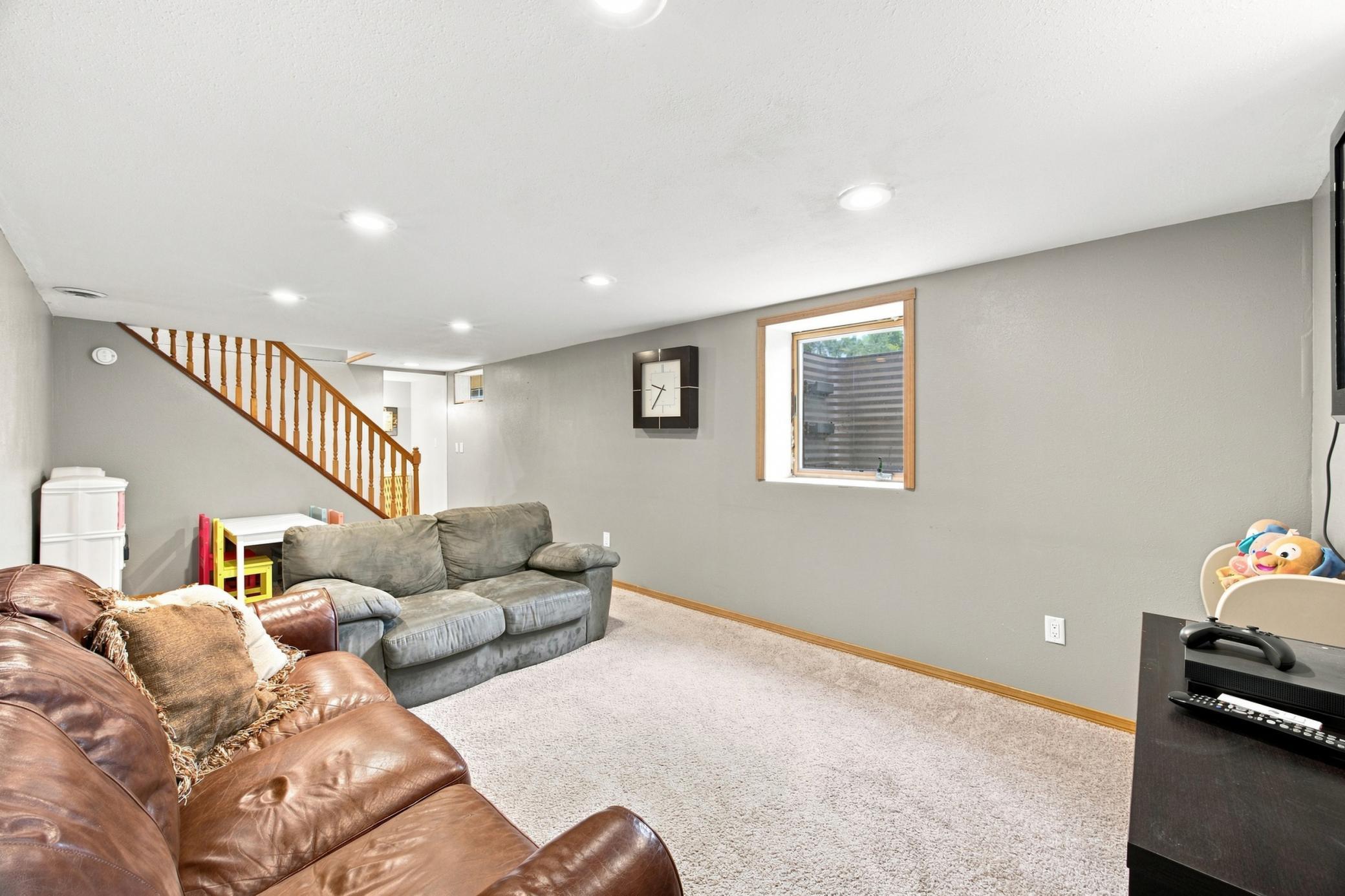 1958 single family home for sale at 1010 22nd Avenue S in Moorhead, MN — 4 bed, 2 bath (photo 18 of 26)