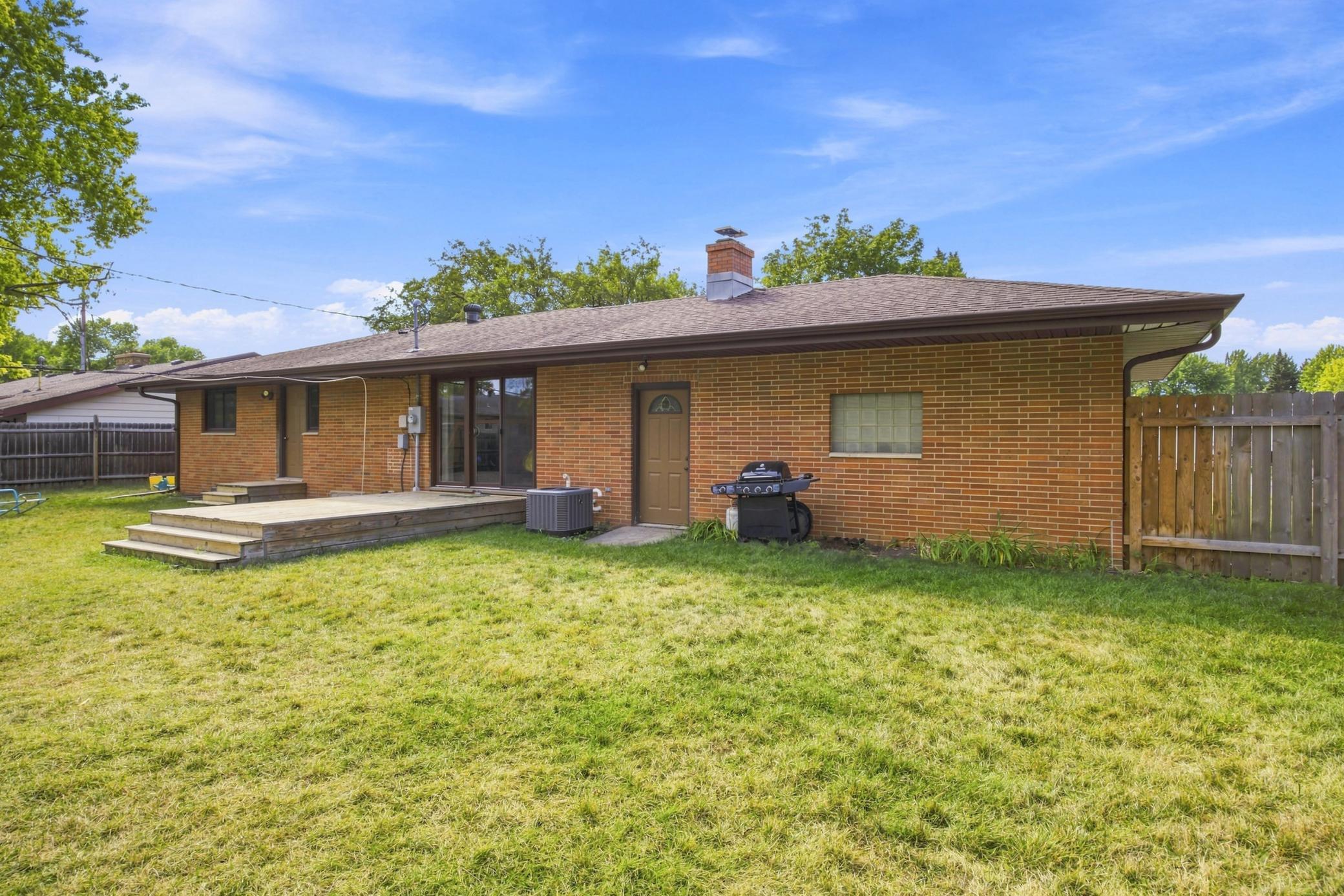 1958 single family home for sale at 1010 22nd Avenue S in Moorhead, MN — 4 bed, 2 bath (photo 24 of 26)