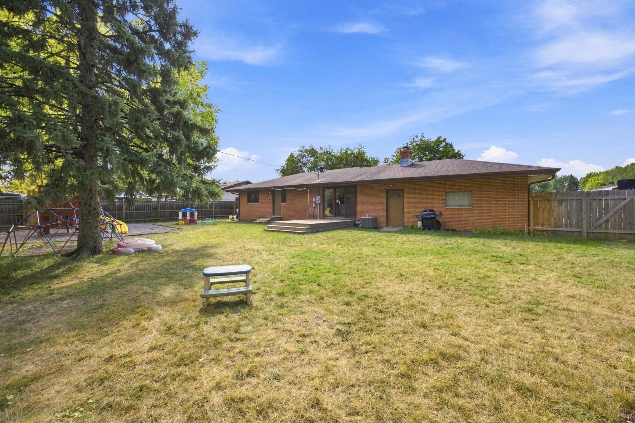 1958 single family home for sale at 1010 22nd Avenue S in Moorhead, MN — 4 bed, 2 bath (photo 26 of 26)
