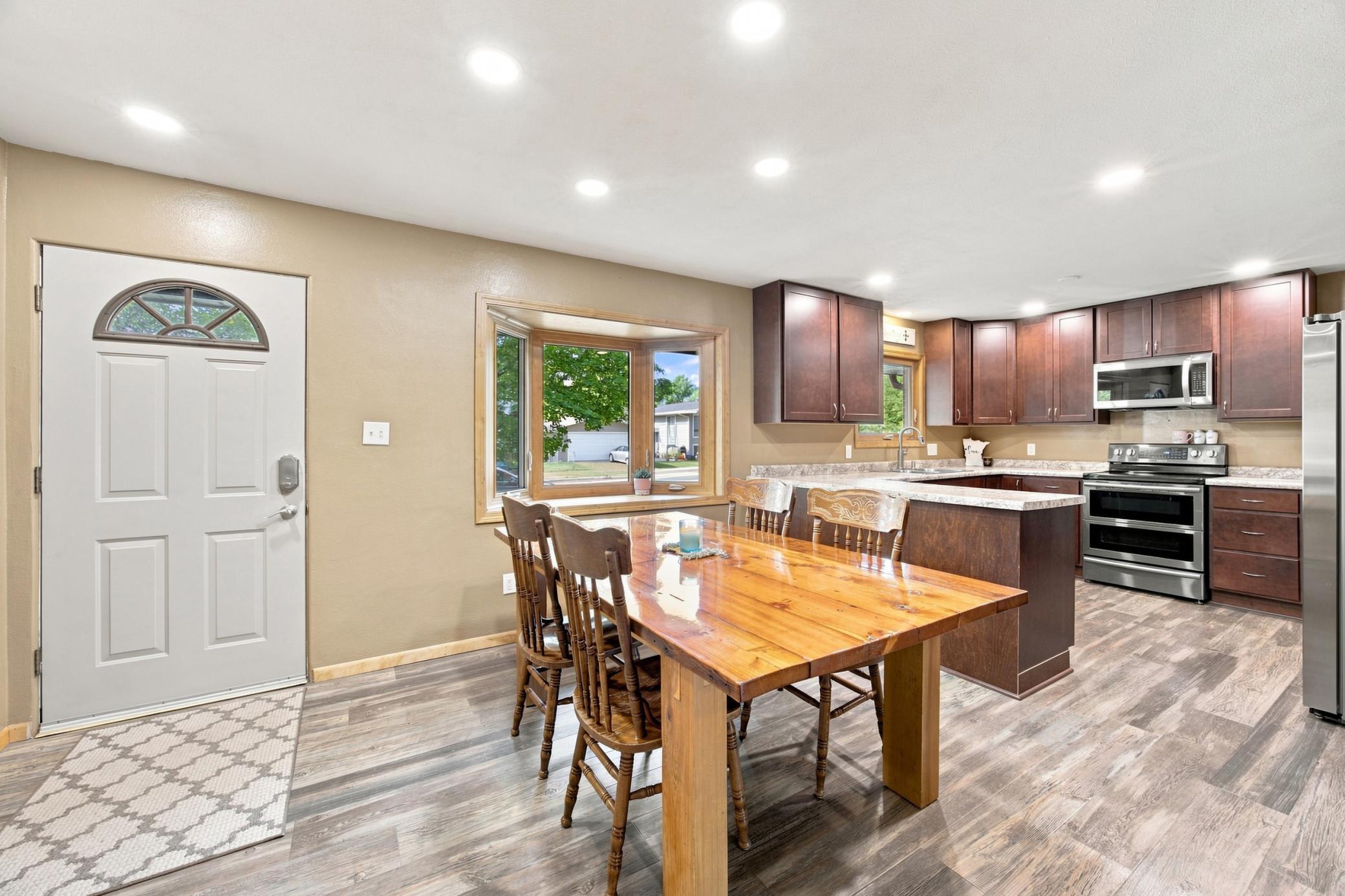 1958 single family home for sale at 1010 22nd Avenue S in Moorhead, MN — 4 bed, 2 bath (photo 5 of 26)