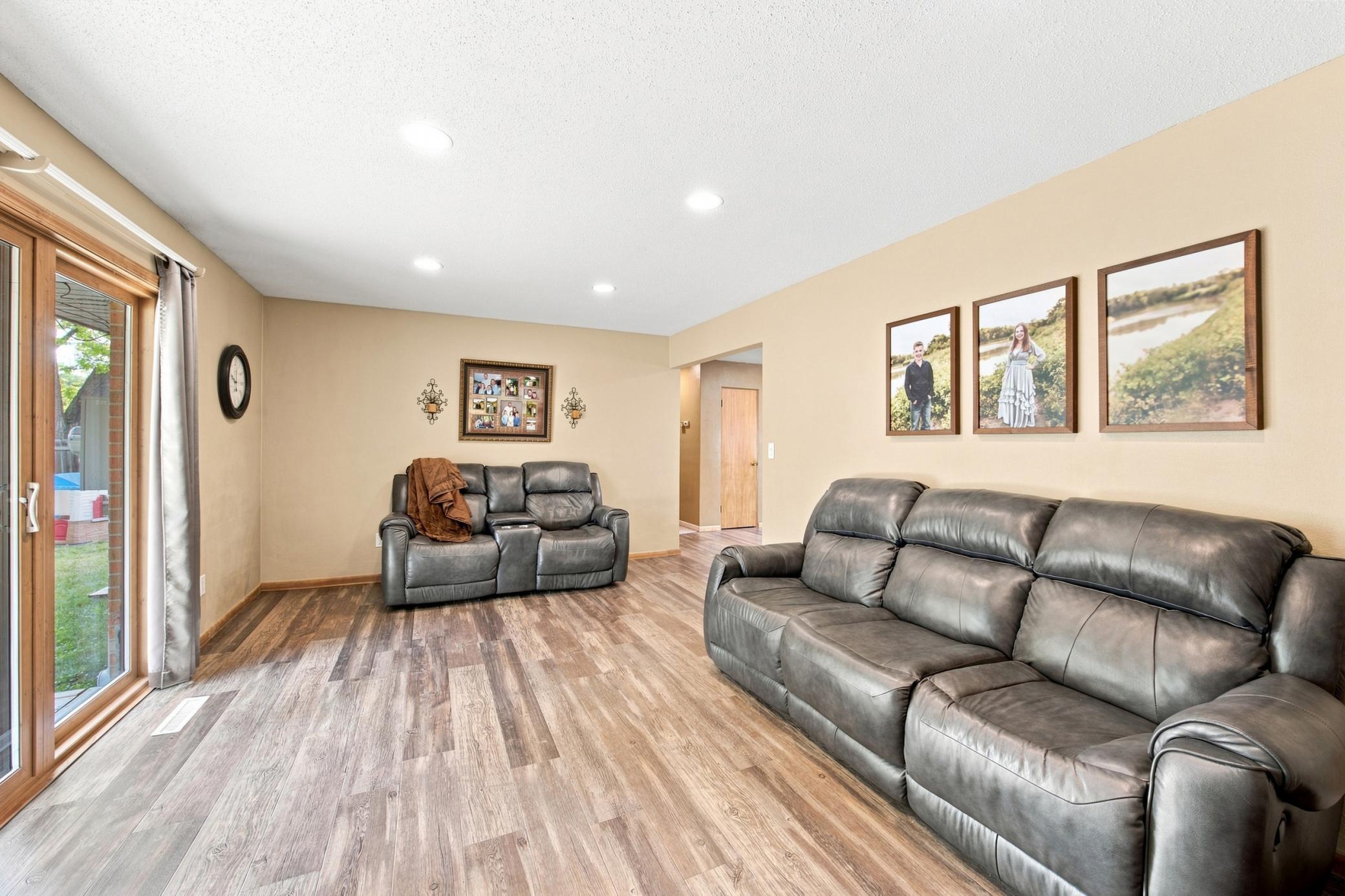 1958 single family home for sale at 1010 22nd Avenue S in Moorhead, MN — 4 bed, 2 bath (photo 6 of 26)