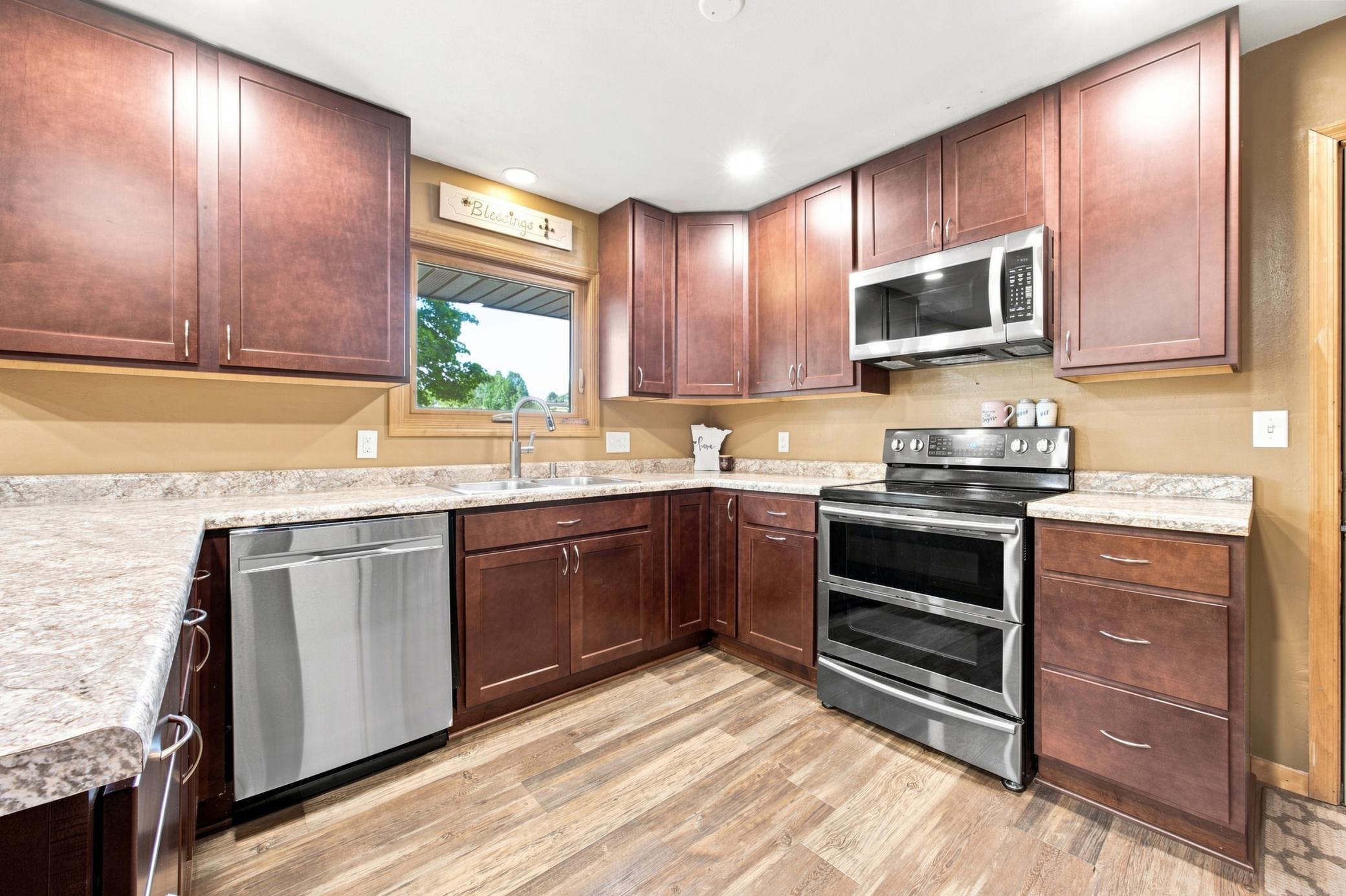 1958 single family home for sale at 1010 22nd Avenue S in Moorhead, MN — 4 bed, 2 bath (photo 9 of 26)