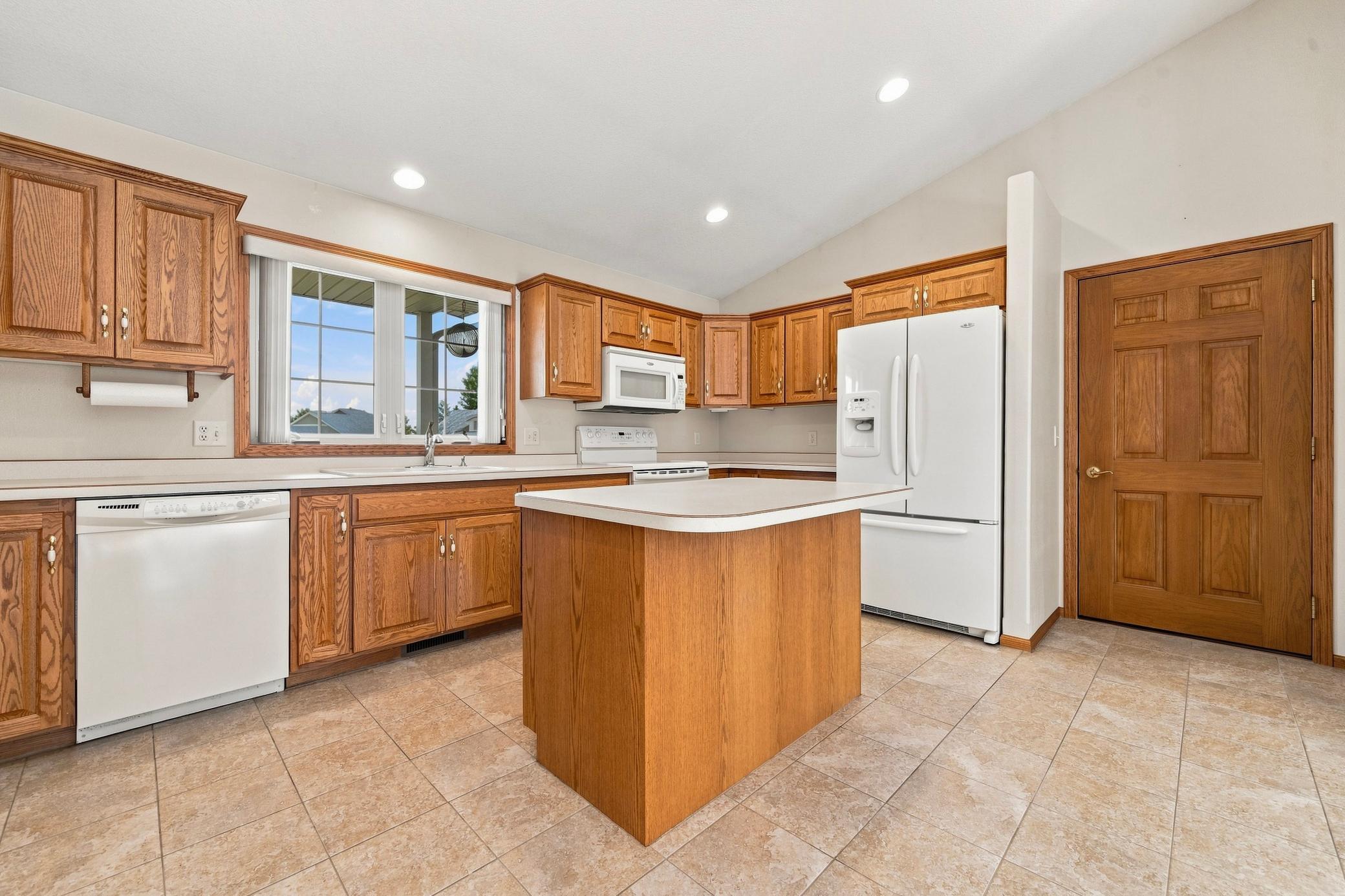 2006 single family home for sale at 630 Dewberry Lane in Alexandria, MN — 4 bed, 3 bath (photo 13 of 41)