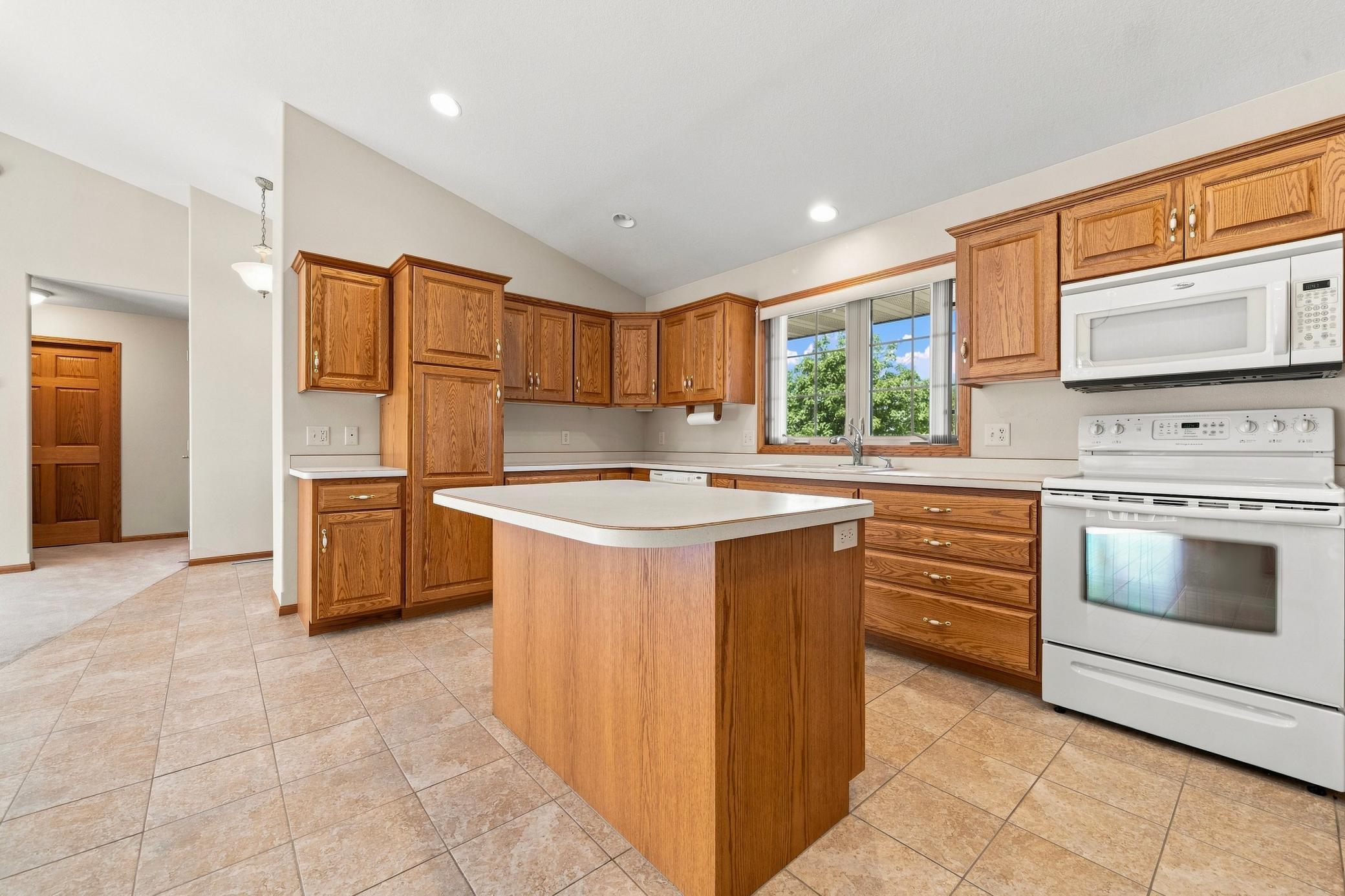 2006 single family home for sale at 630 Dewberry Lane in Alexandria, MN — 4 bed, 3 bath (photo 14 of 41)