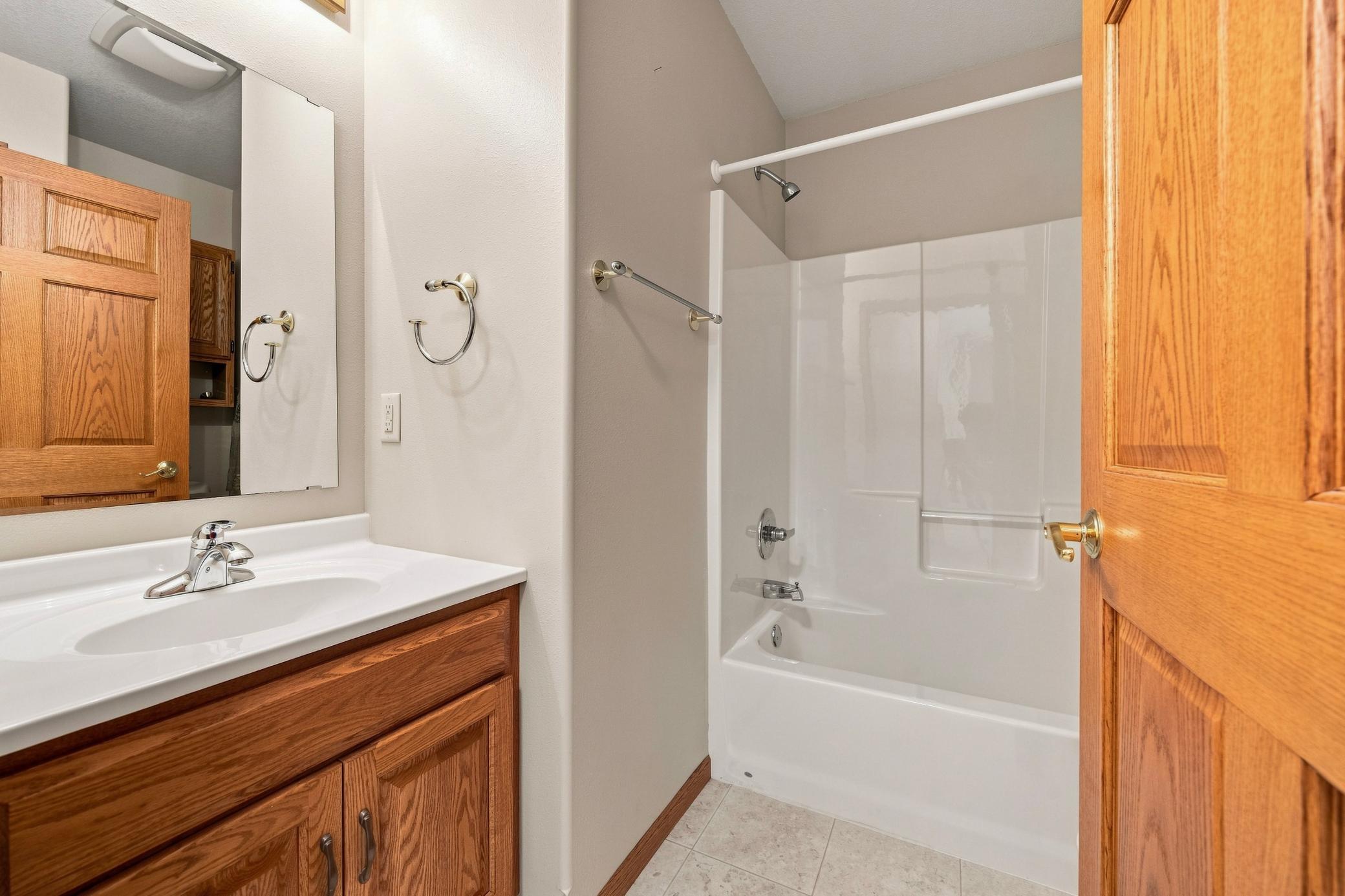 2006 single family home for sale at 630 Dewberry Lane in Alexandria, MN — 4 bed, 3 bath (photo 22 of 41)