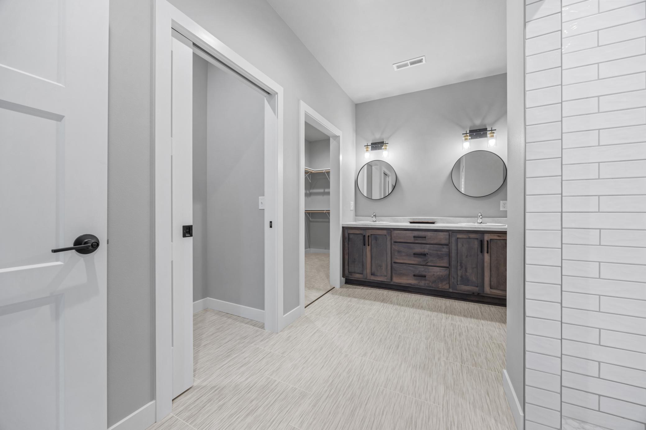 2024 single family home for sale at 106 Pine Drive in Hankinson, ND — 3 bed, 2 bath (photo 15 of 25)